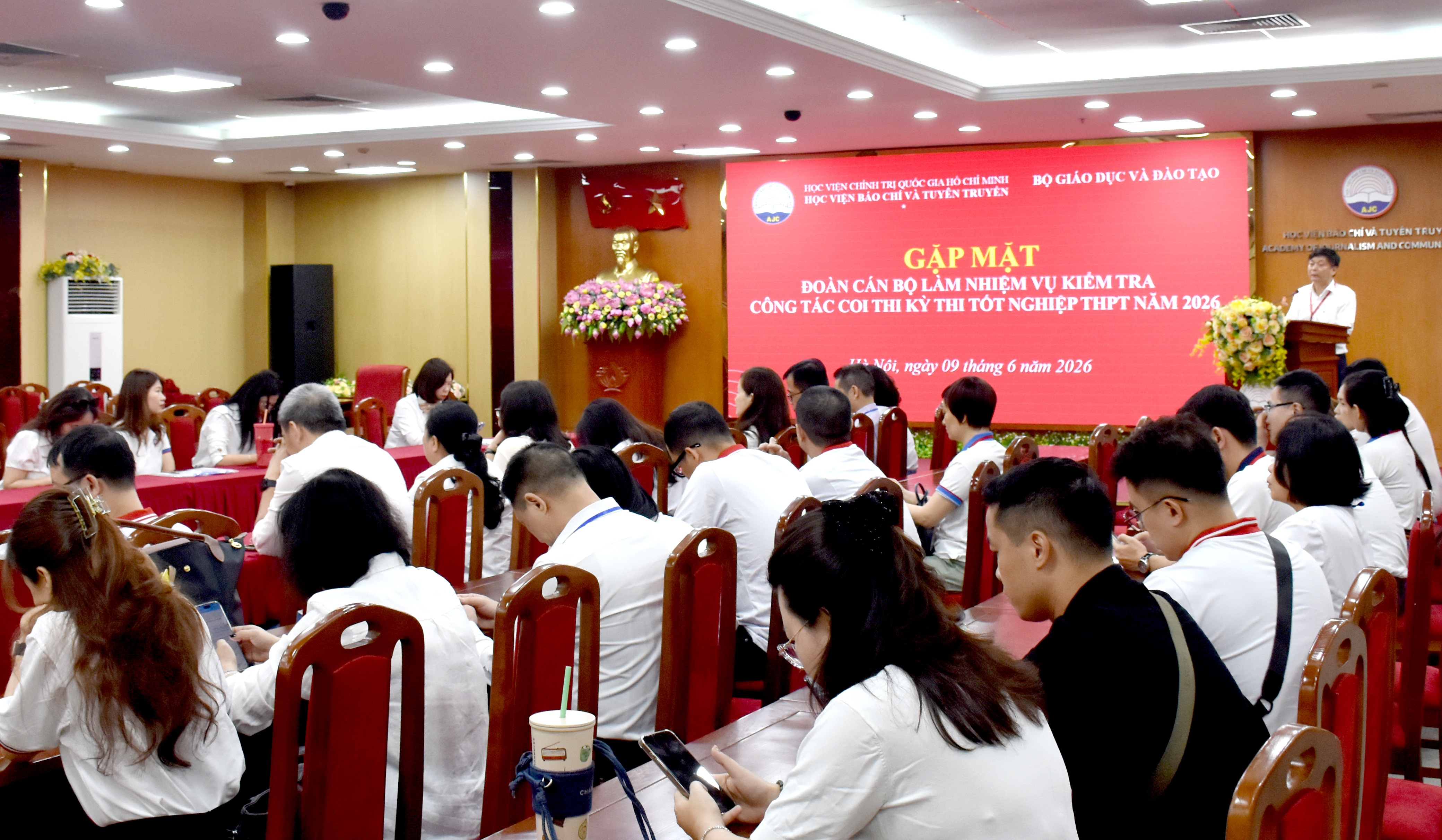 Quang cảnh buổi gặp mặt Đoàn cán bộ làm nhiệm vụ kiểm tra công tác coi thi Kỳ thi tốt nghiệp THPT năm 2026