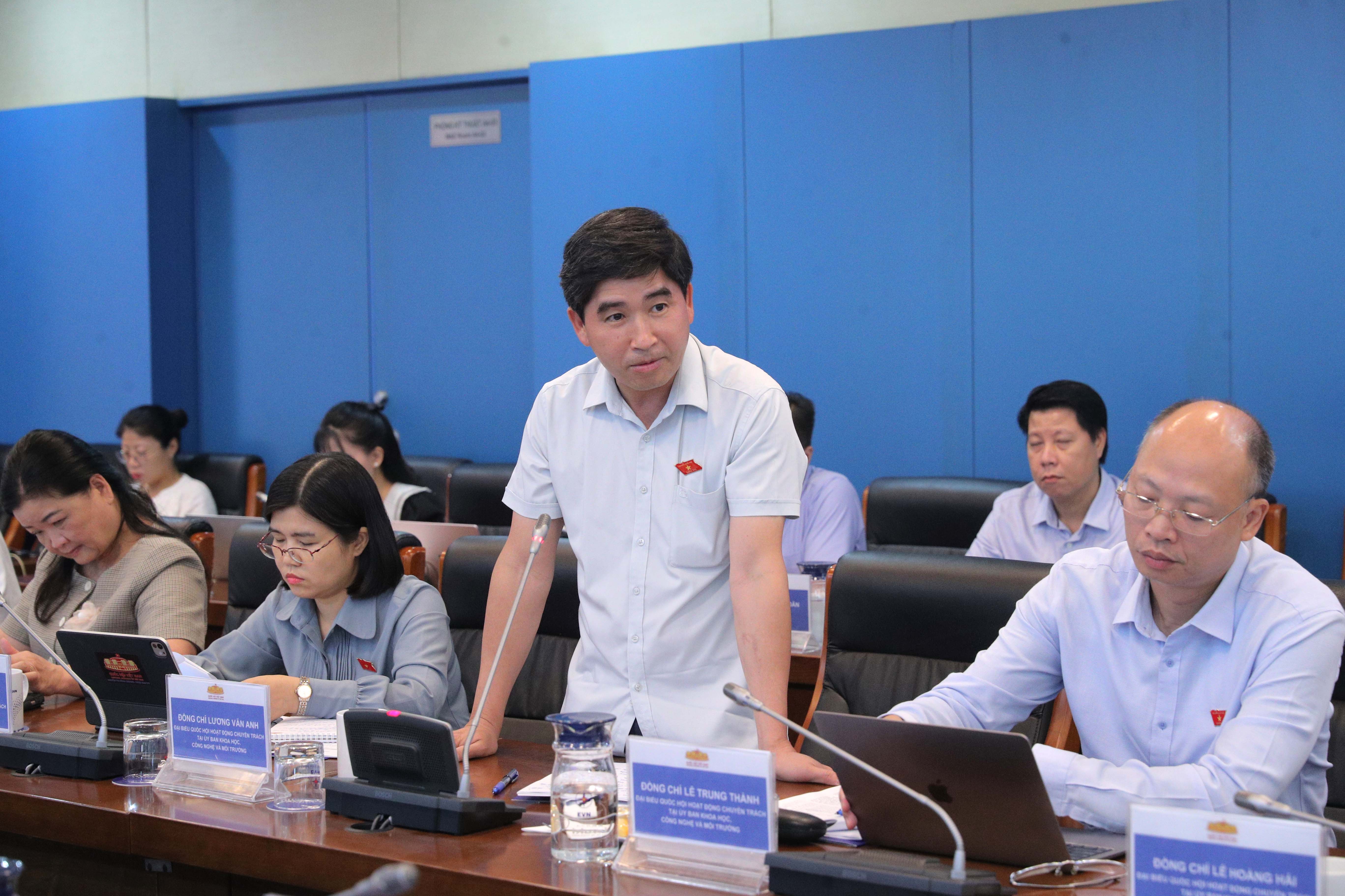 Ủy viên Chuyên trách Ủy ban Khoa học, Công nghệ và Môi trường Lương Văn Anh