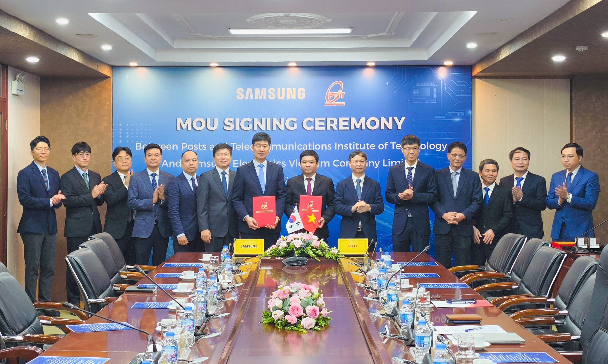 Ảnh 3_ Samsung Việt Nam và Học viện Công nghệ Bưu chính Viễn thông đã ký kết Biên bản ghi nhớ hợp tác giai đoạn 2026-2028
