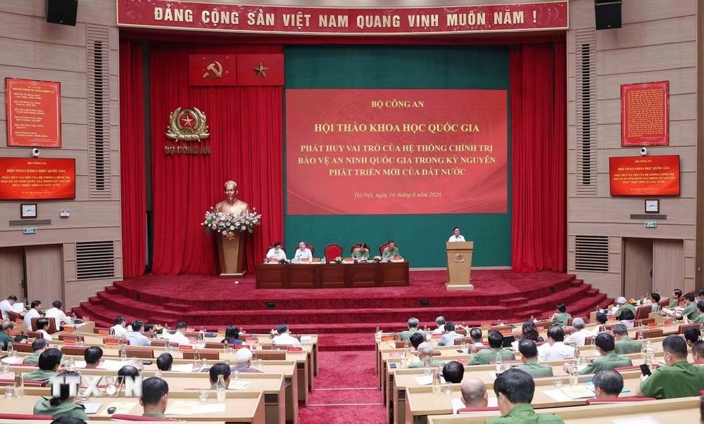 Hội thảo khoa học quốc gia: Phát huy vai trò của hệ thống chính trị bảo vệ an ninh quốc gia trong kỷ nguyên phát triển mới của đất nước. (Ảnh: Phương Hoa/TTXVN) ttxvn-hoi-thao-khoa-hoc-quoc-gia-ve-bao-ve-an-ninh-trong-ky-nguyen-phat-trien-moi-cua-dat-nuoc-8816690-1.jpg