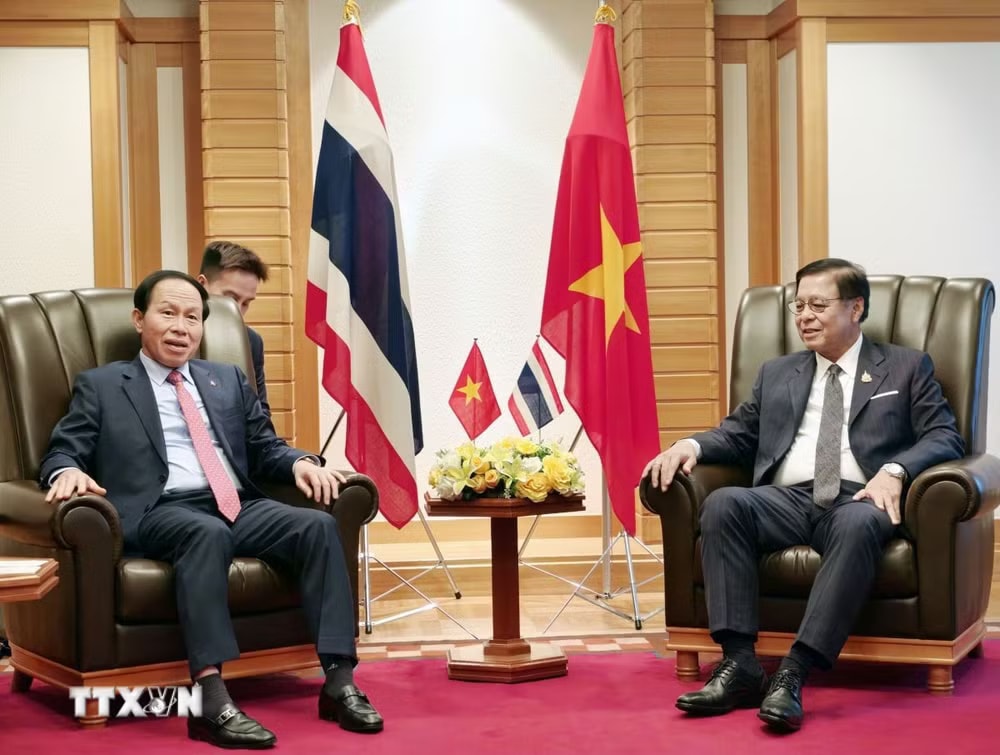 ttxvn-pho-thu-tuong-le-tien-chau-gap-pho-thu-tuong-thai-lan.jpg