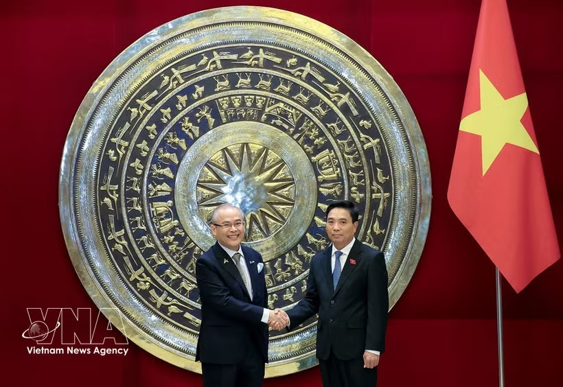 NA Vice Chairman Nguyen Doan Anh (R) and AIPA Secretary-General Chem Widhya. (Photo: VNA)