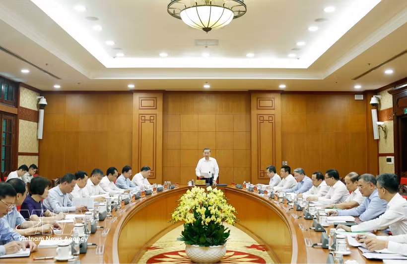 Party General Secretary and State President To Lam chairs a working session on June 10, 2026 with the Government Party Committee and relevant agencies reviewing the implementation of Resolution No. 24-NQ/TW, issued by the 11th Party Central Committee, on proactively responding to climate change, strengthening natural resource management and environmental protection. (Photo: VNA)