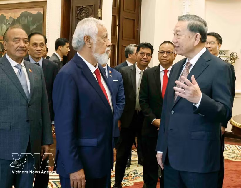 Timor-Leste Prime Minister Kay Rala Xanana Gusmão and General Secretary of the Communist Party of Vietnam and State President To Lam during a farewell meeting on June 10 ahead of the Timorese leader’s departure for home. (Photo: VNA)