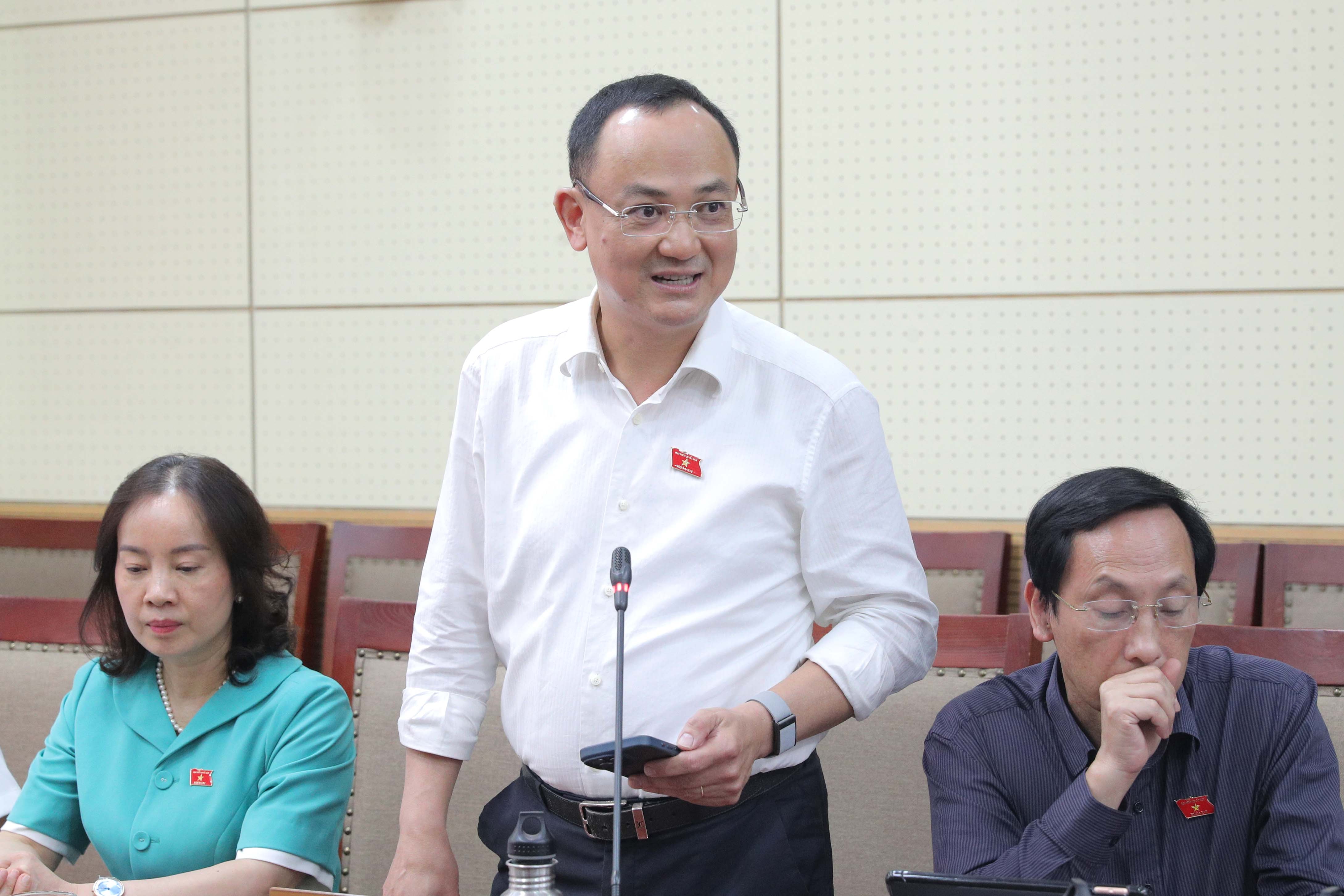 Ủy viên Chuyên trách Ủy ban Khoa học, Công nghệ và Môi trường Nguyễn Ngọc Sơn