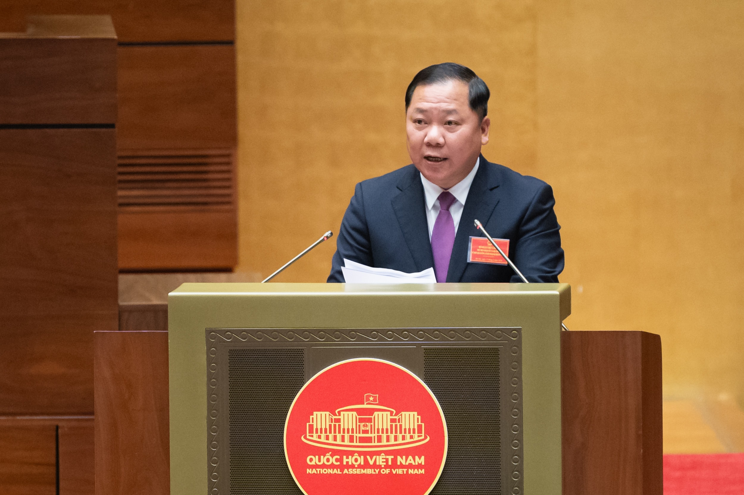 Phó Chủ tịch Ủy ban Trung ương MTTQVN Nguyễn Phi Long trình bày tham luận