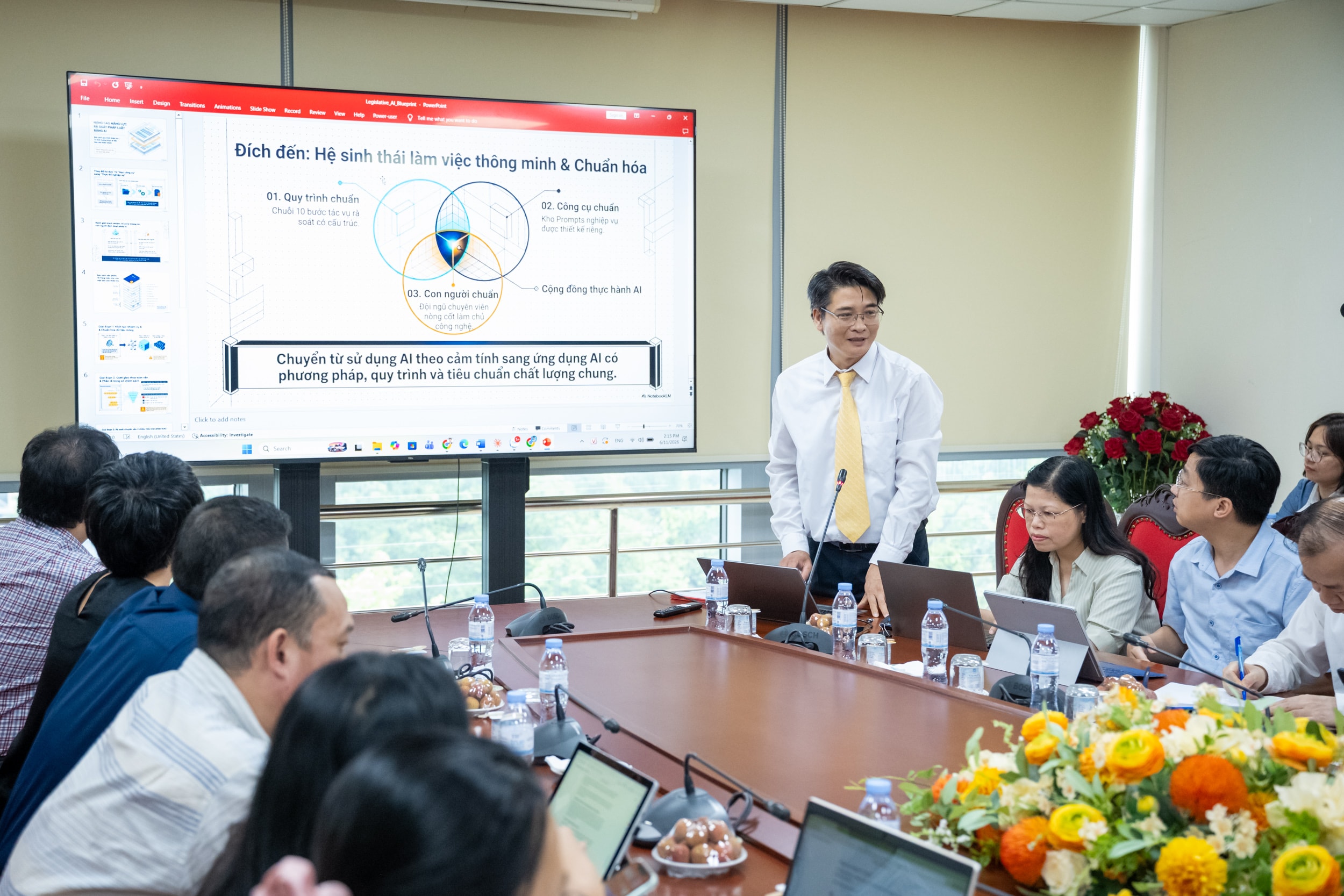 Phó Vụ trưởng Vụ Văn hóa và Xã hội Hoàng Văn Lợi phát biểu
