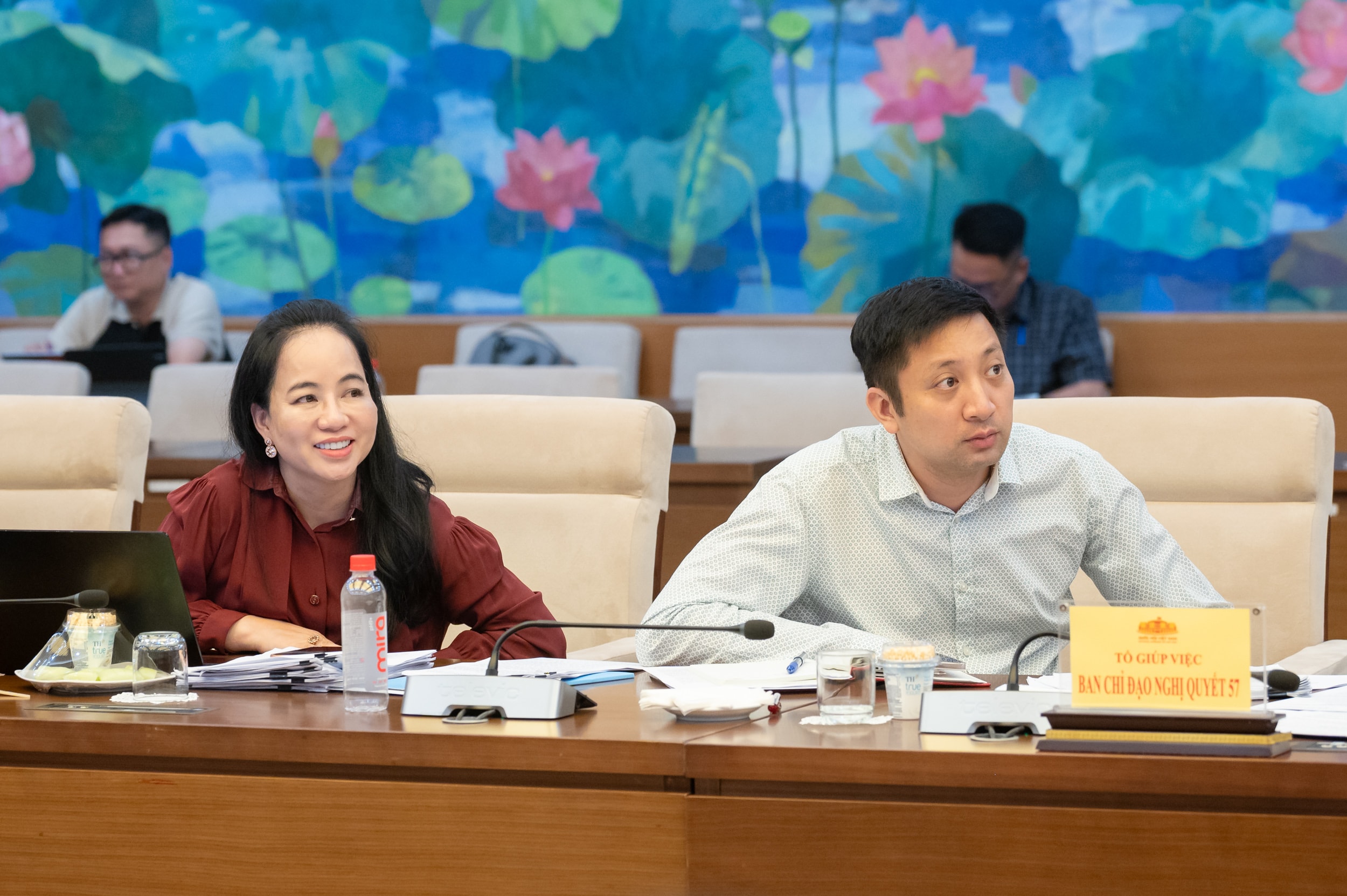 Đại biểu tham dự phiên họp