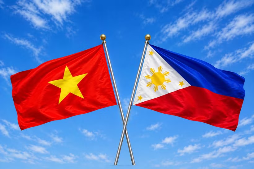 The national flags of Vietnam and the Philippines. Photo: VNA