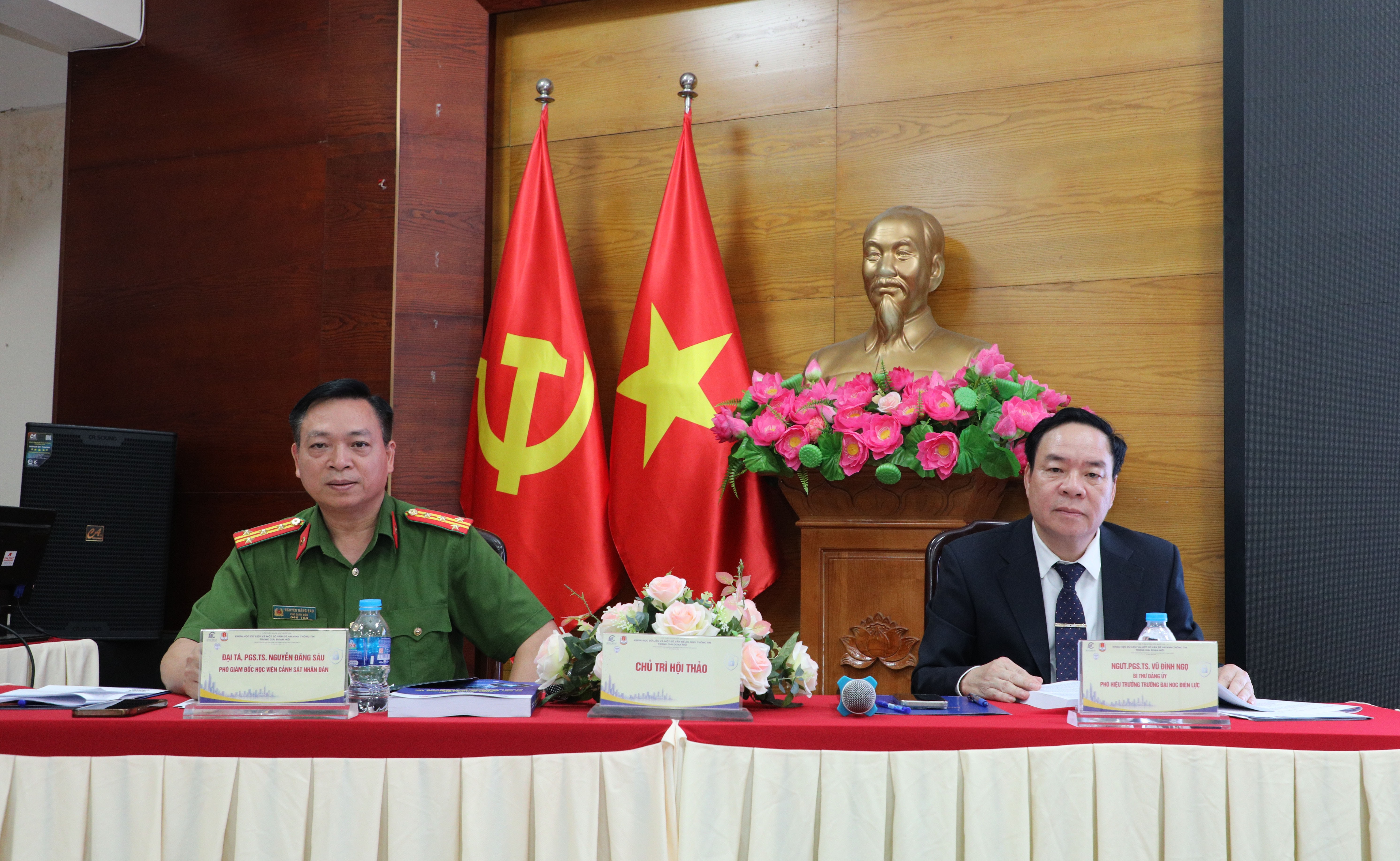 Bí thư Đảng uỷ, Phó Hiệu trưởng Trường Đại học Điện lực, NGƯT - PGS.TS Vũ Đình Ngọ và Phó Giám đốc Học viện Cảnh sát nhân dân, Đại tá - PGS.TS Nguyễn Đăng Sáu đồng chủ trì hội thảo