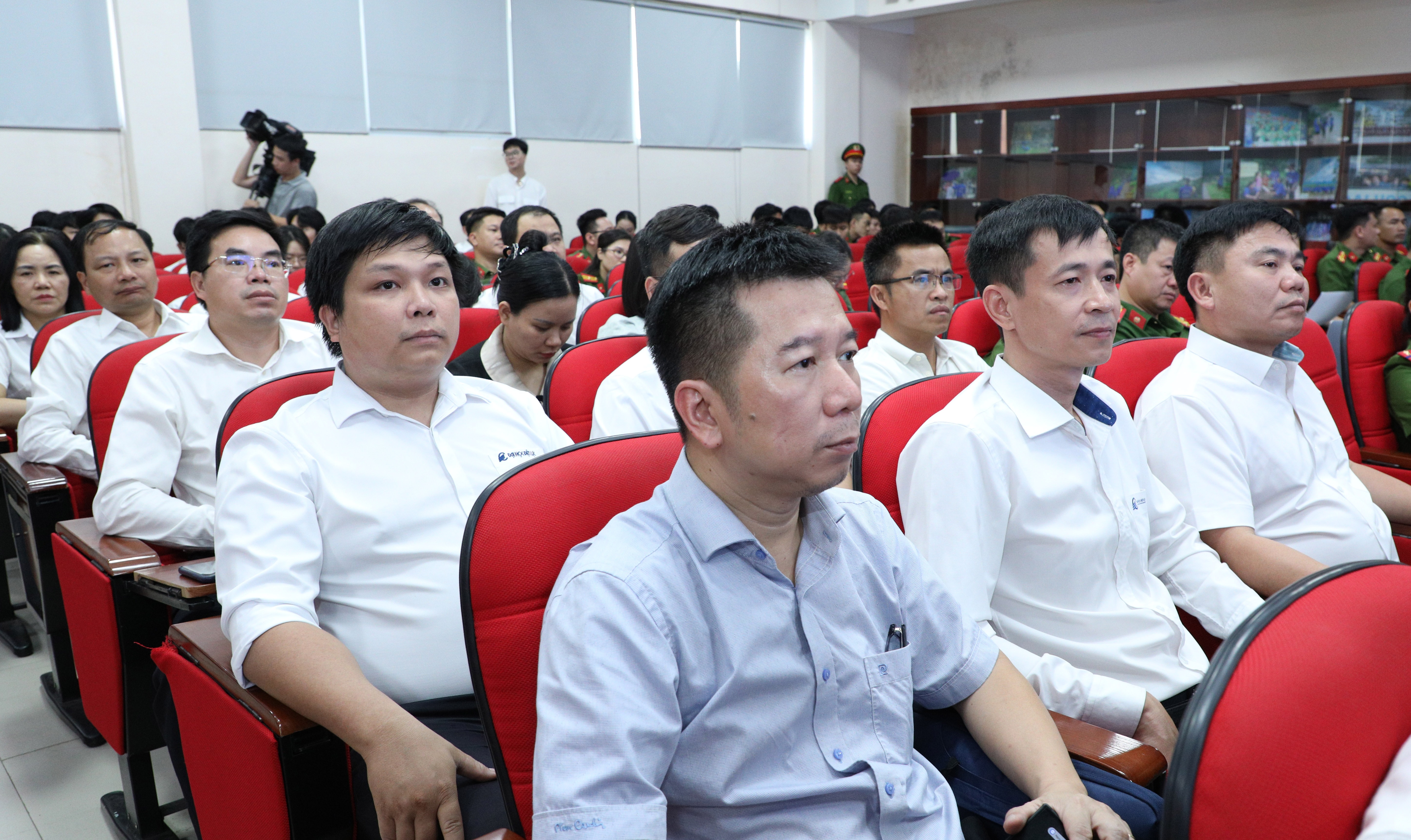 Các đại biểu dự hội thảo 3