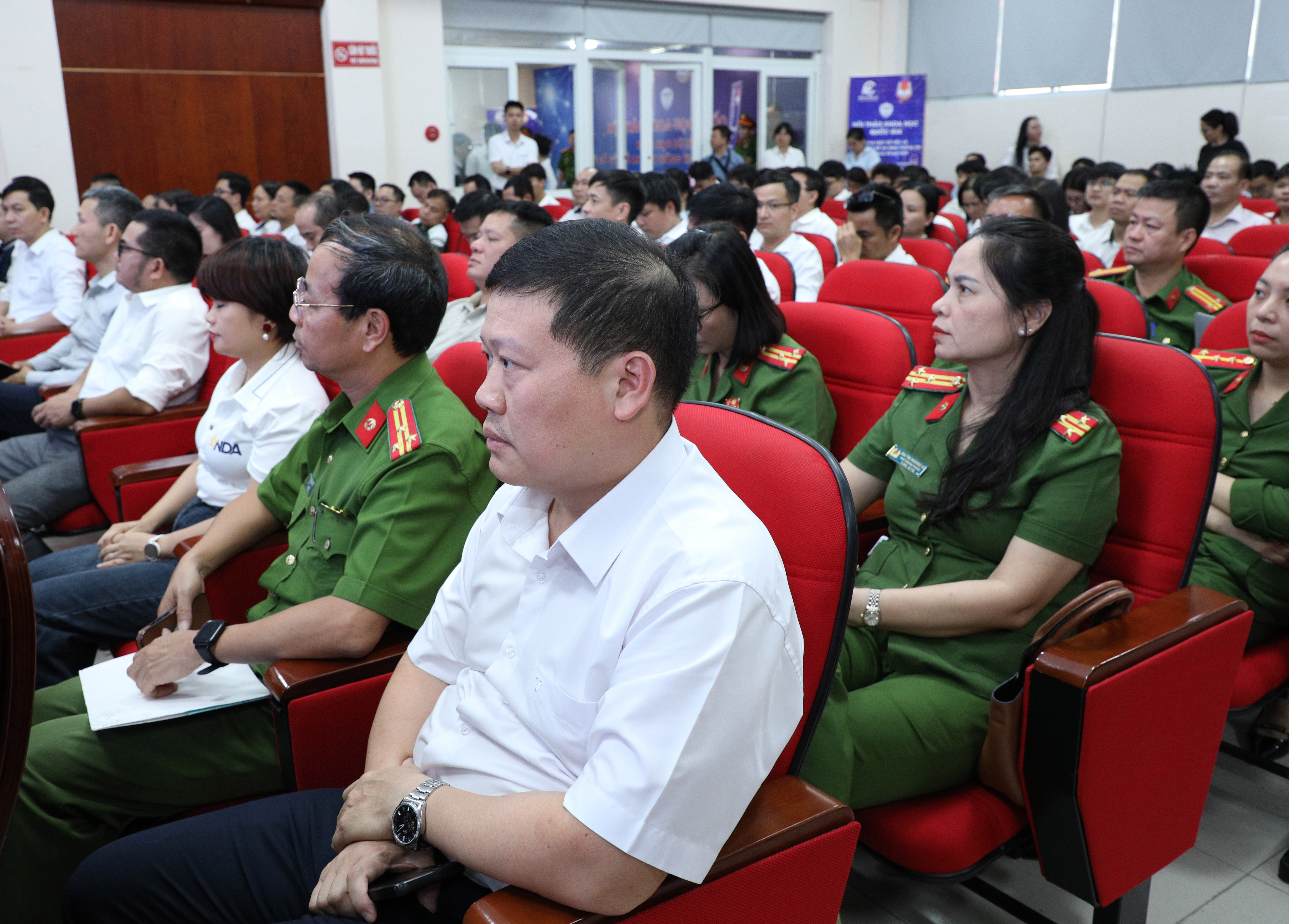 Các đại biểu dự hội thảo