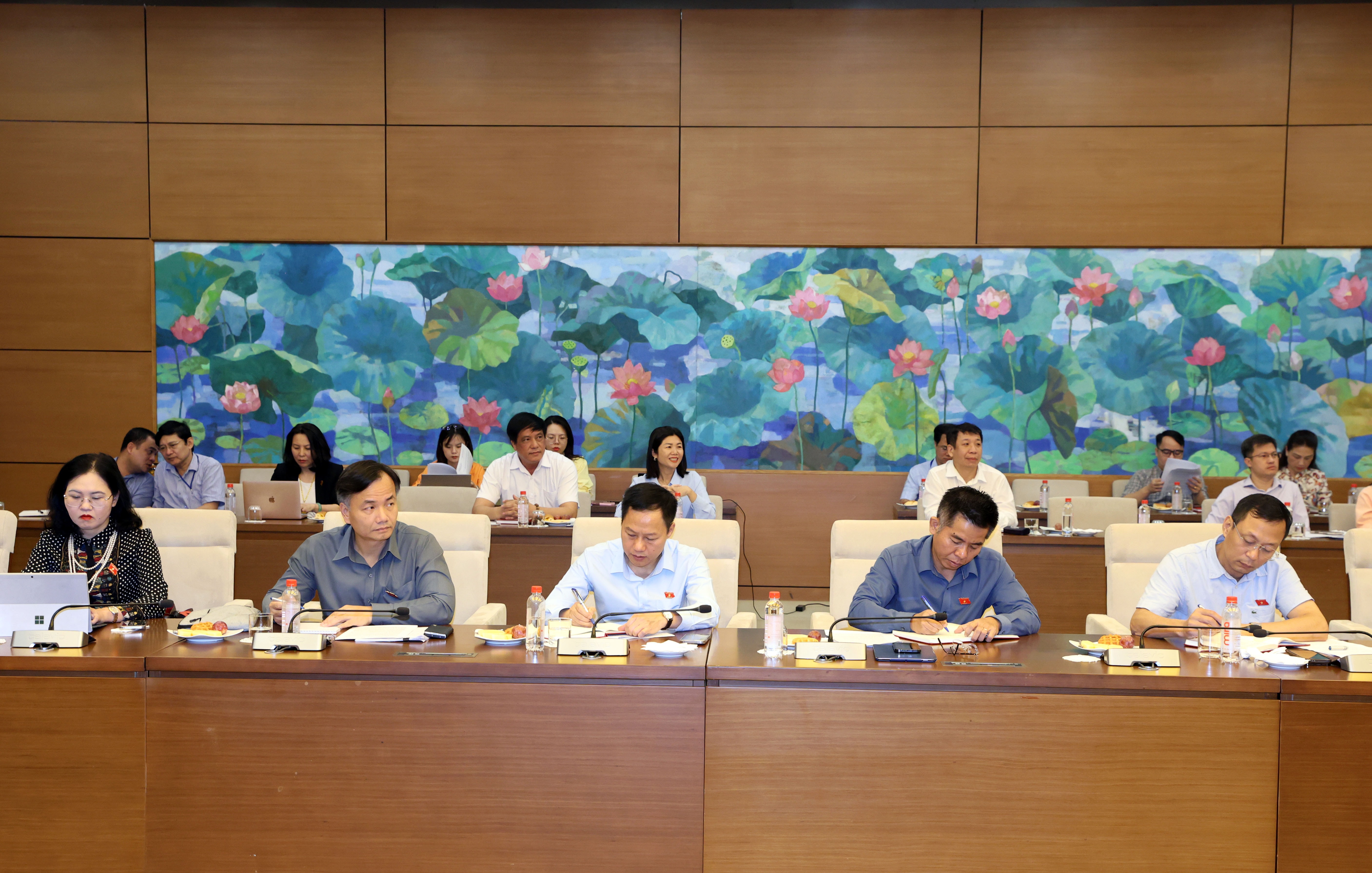 Các đại biểu tham dự cuộc làm việc (2)