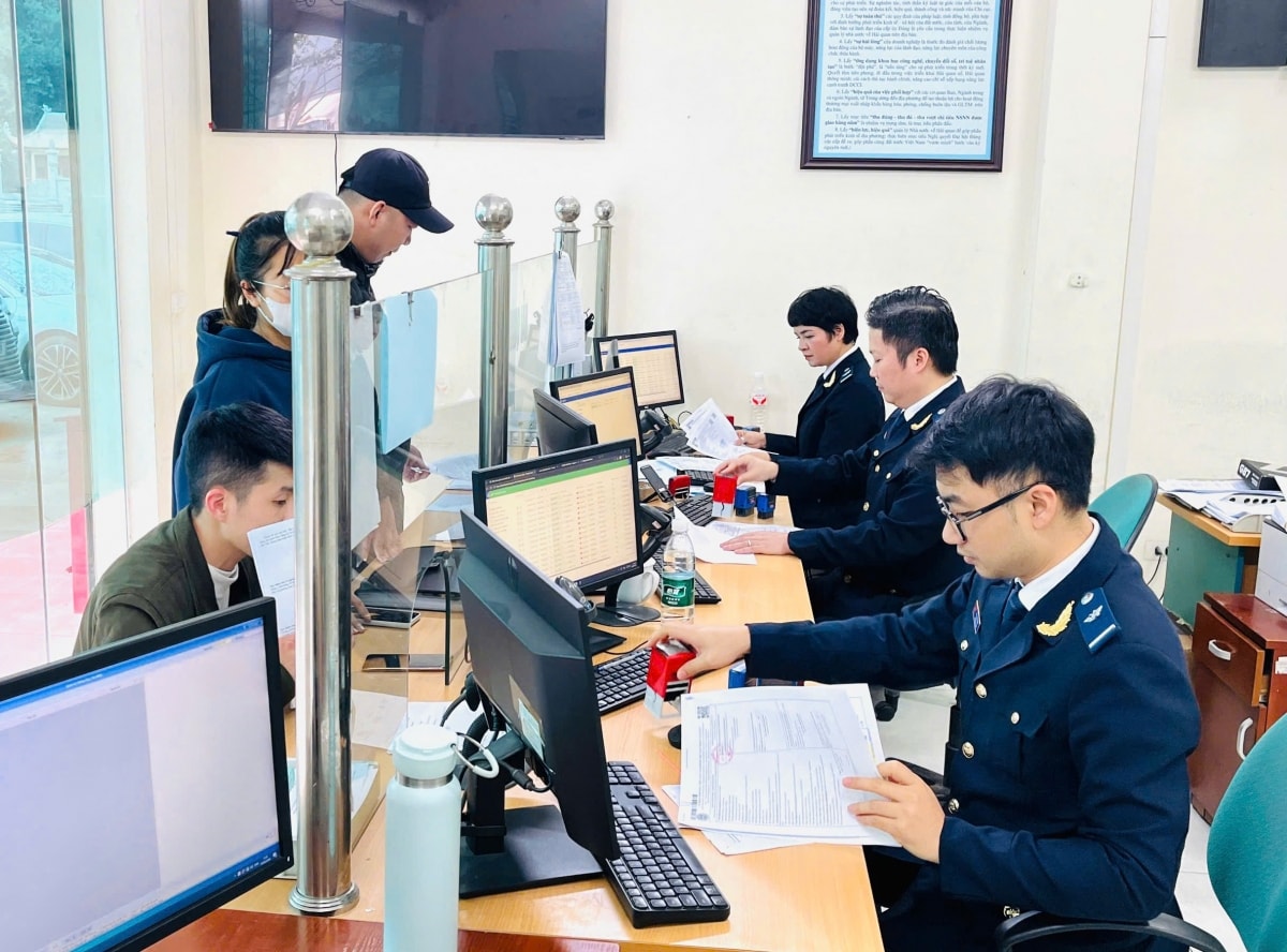 cuc-hai-quan-yeu-cau-bo-tri-luc-luong-247-de-thong-quan-cac-lo-hang-thuc-pham-20260205155857.jpg