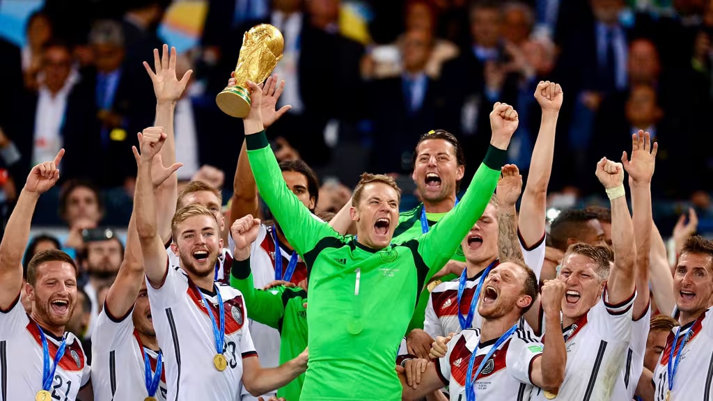 manuel-neuer-trophy-fwc-2014.jpg