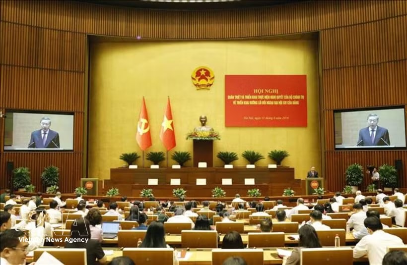 Party General Secretary and State President To Lam addresses the national conference disseminating and implementing Politburo Resolution No. 06-NQ/TW (Photo: VNA)