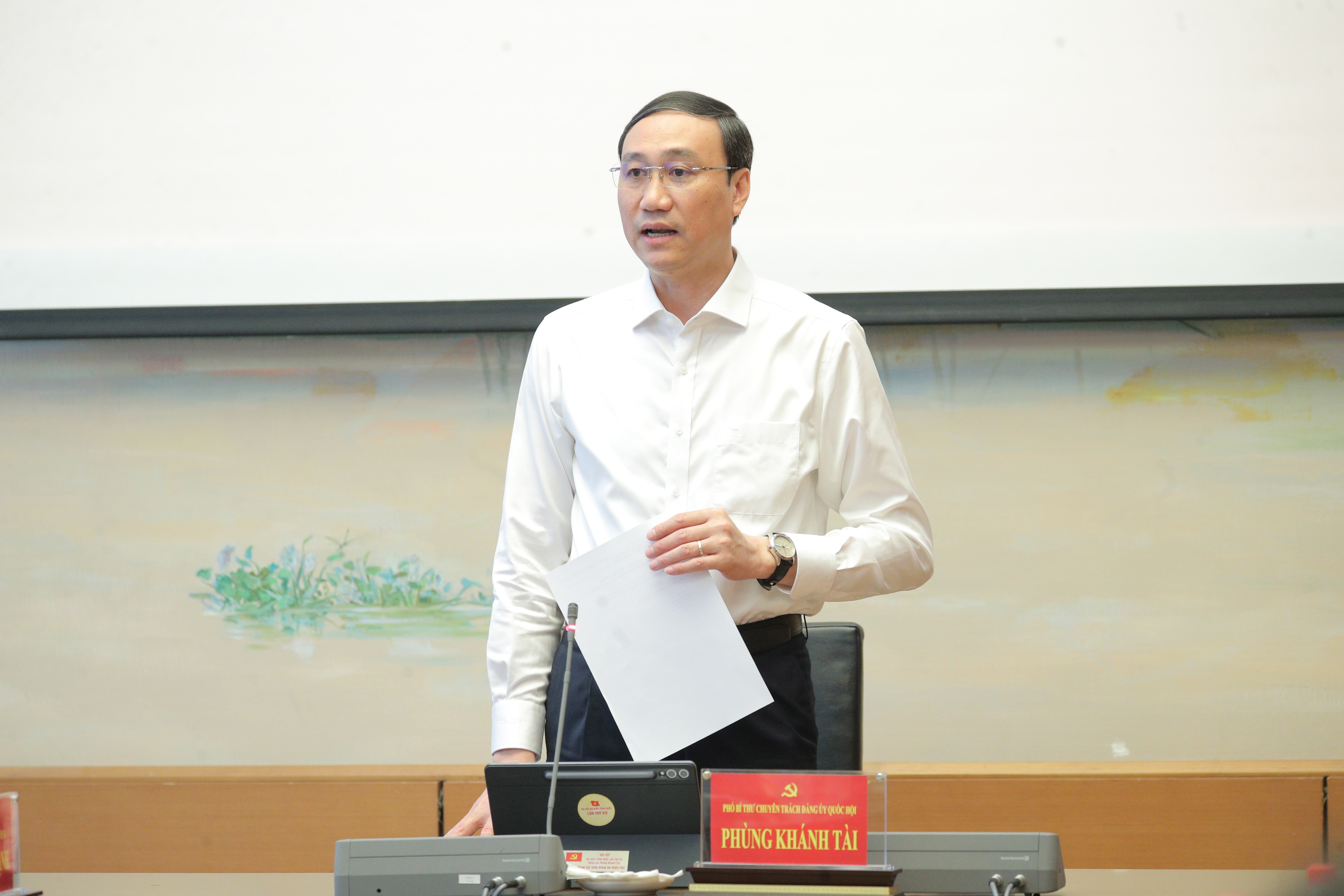 Phó Bí thư Chuyên trách Đảng ủy Quốc hội, Bí thư Đảng ủy Các cơ quan tham mưu, giúp việc của Đảng ủy Quốc hội Phùng Khánh Tài
