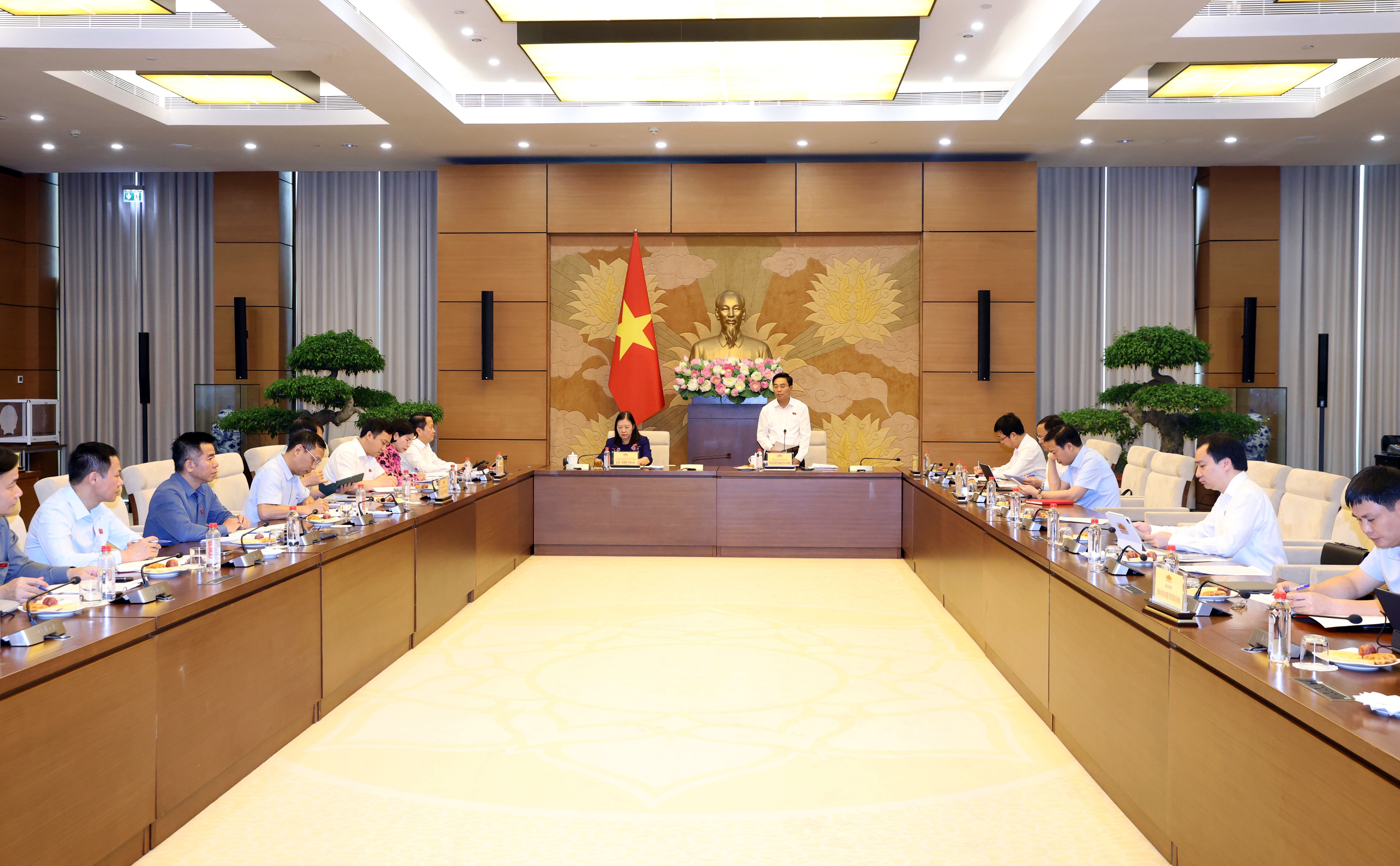 Quang cảnh cuộc làm việc