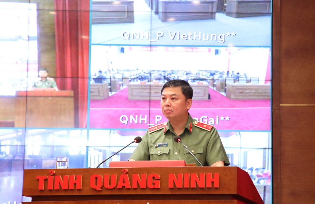 Ủy viên Ban Thường vụ Tỉnh ủy, Giám đốc Công an tỉnh Nguyễn Tiến Trung tham luận tại hội nghị.