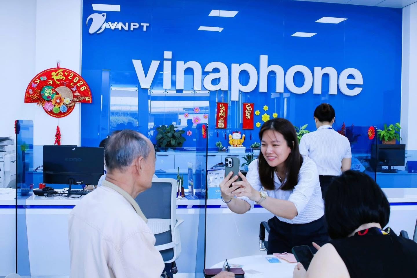 VinaPhone tại TP Hồ Chí Minh sẵn sàng hỗ trợ khách hàng xác thực thông tin thuê bao.
