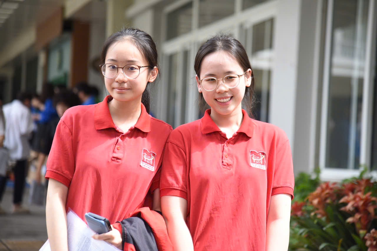Nụ cười rạng rỡ của thí sinh sau khi hoàn thành các môn thi cuối cùng. Ảnh: Xuân Quý