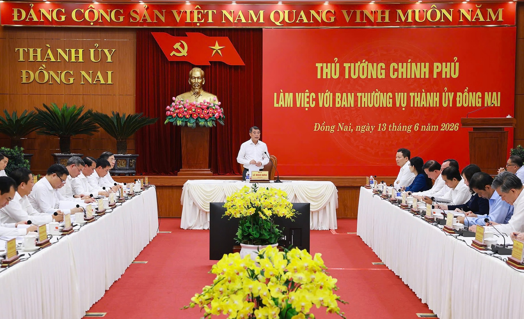 Quang cảnh cuộc làm việc 