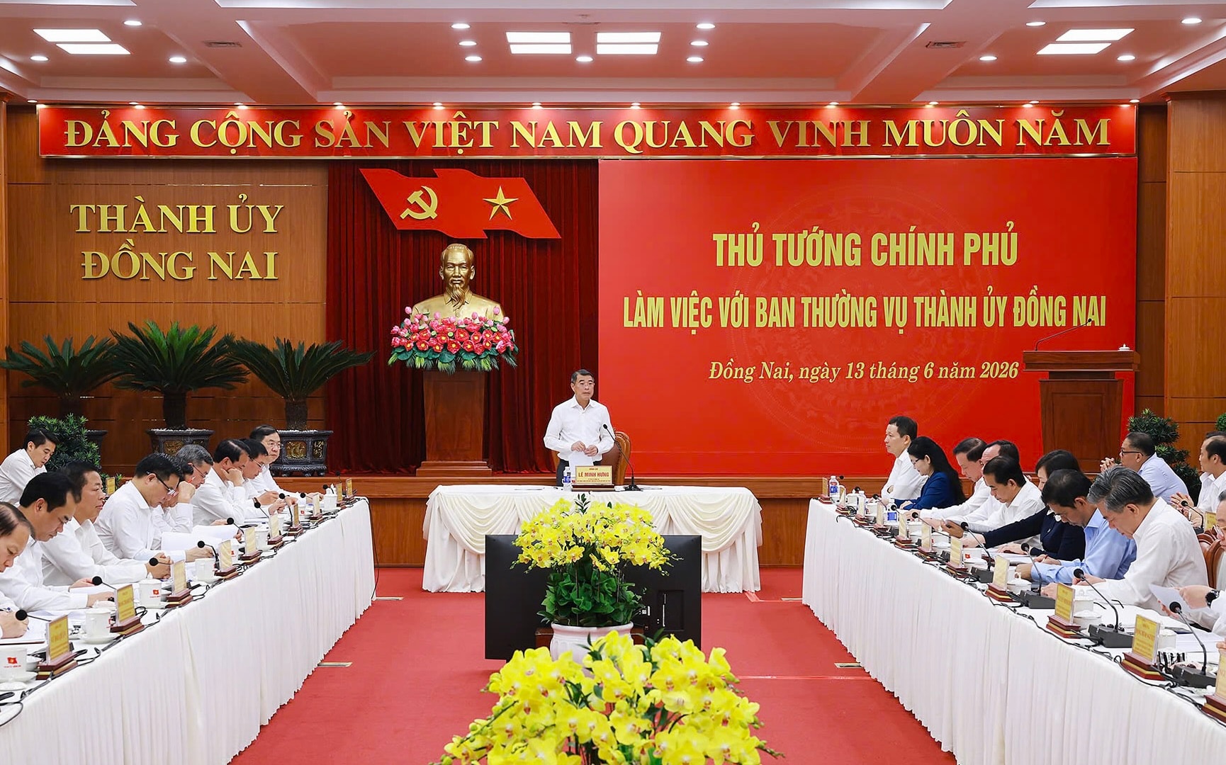 Thủ tướng Lê Minh Hưng làm việc với Ban Thường vụ Thành ủy Đồng Nai. Ảnh: Hoa Lê