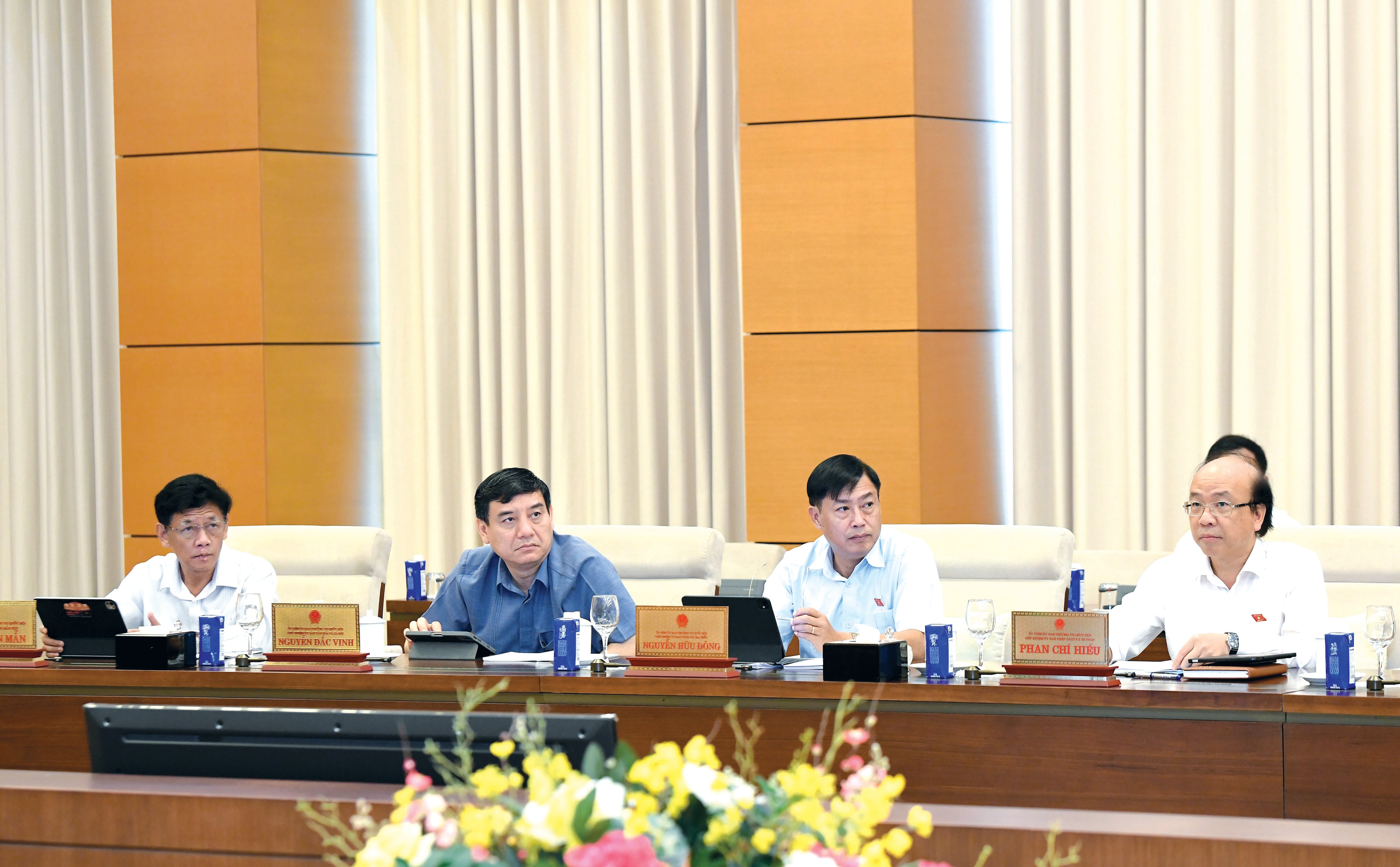 Các đại biểu tham dự phiên họp2
