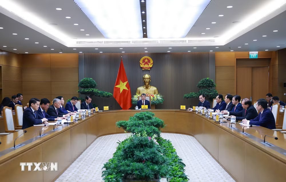 Thủ tướng Chính phủ Lê Minh Hưng điện đàm với Thủ tướng Trung Quốc Lý Cường. (Ảnh: Dương Giang/TTXVN) ttxvn-1506-thu-tuong-dien-dam-thu-tuong-trung-quoc-3.jpg