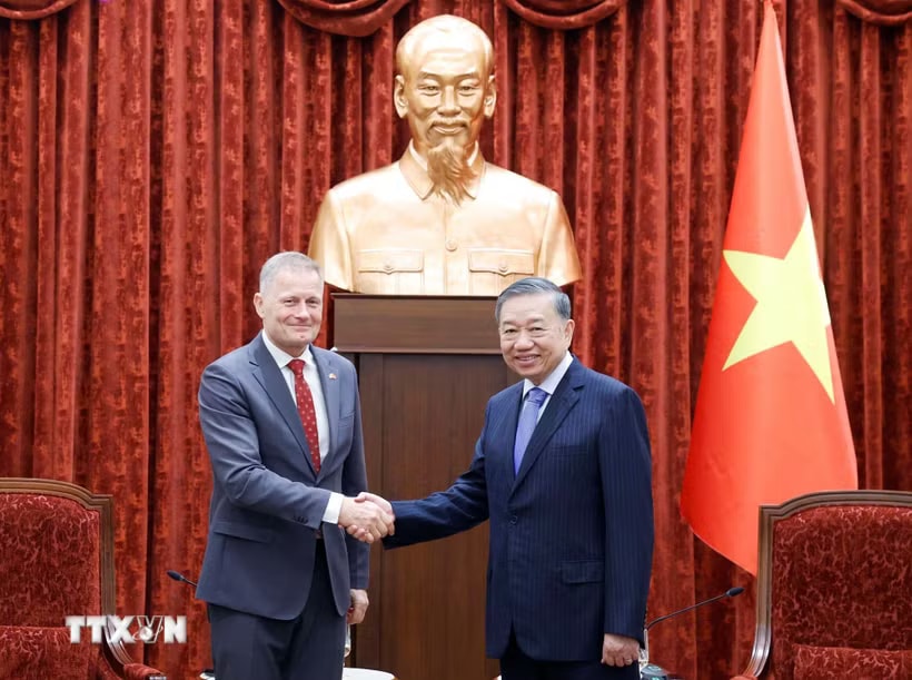 Tổng Bí thư, Chủ tịch nước Tô Lâm tiếp Đại sứ Đan Mạch Nicolai Prytz đến chào từ biệt, kết thúc nhiệm kỳ công tác tại Việt Nam. (Ảnh: Thống Nhất/TTXVN)