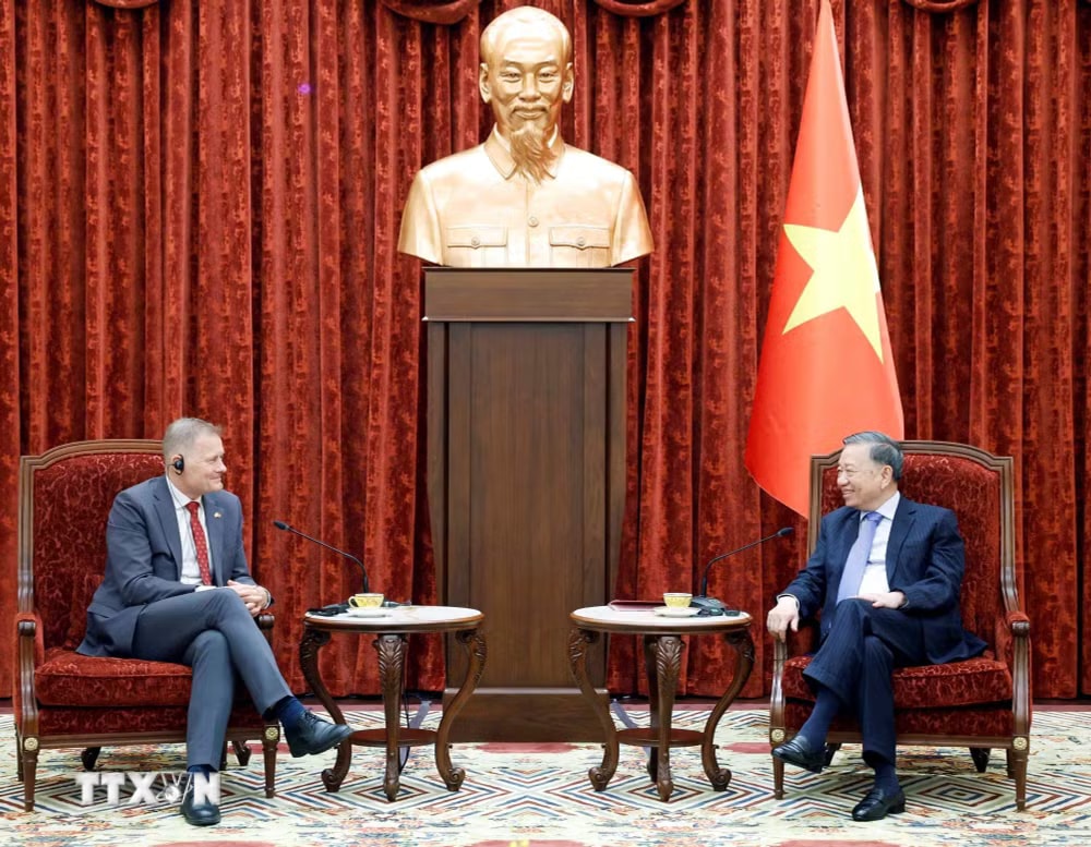 Tổng Bí thư, Chủ tịch nước Tô Lâm tiếp Đại sứ Đan Mạch Nicolai Prytz đến chào từ biệt, kết thúc nhiệm kỳ công tác tại Việt Nam. (Ảnh: Thống Nhất/TTXVN) ttxvn-tong-bi-thu-chu-tich-nuoc-tiep-dai-su-dan-mach-1506-2.jpg