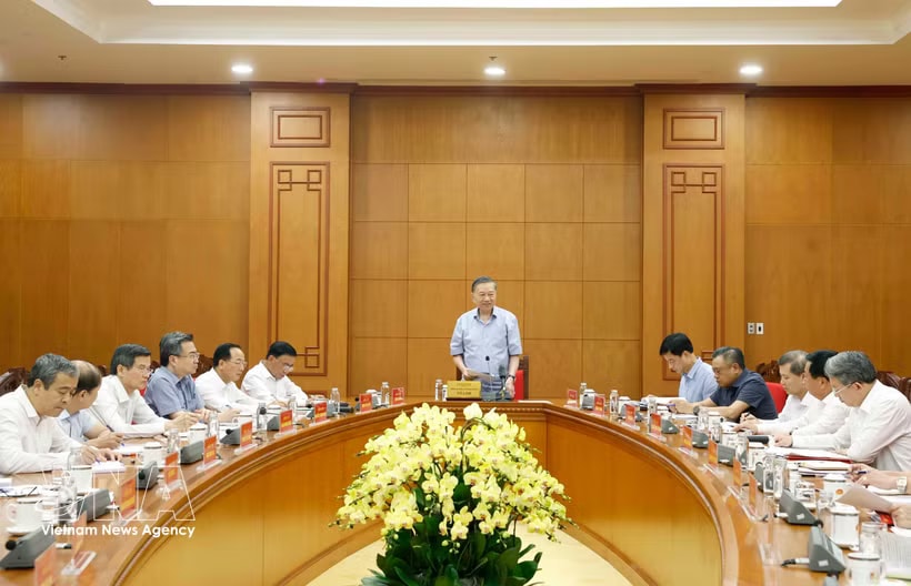 Party General Secretary and State President To Lam chairs a working session in Hanoi on June 15, 2026, to provide comments on the draft strategy for the Party’s ideological work in the context of digital transformation. (Photo: VNA)