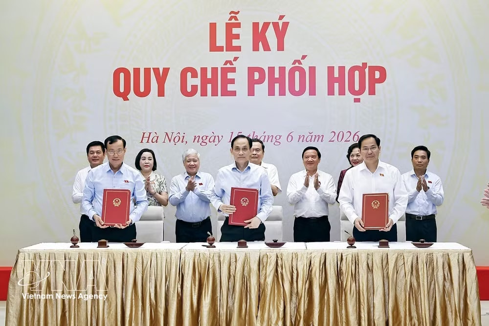 vnanet-signing.jpg