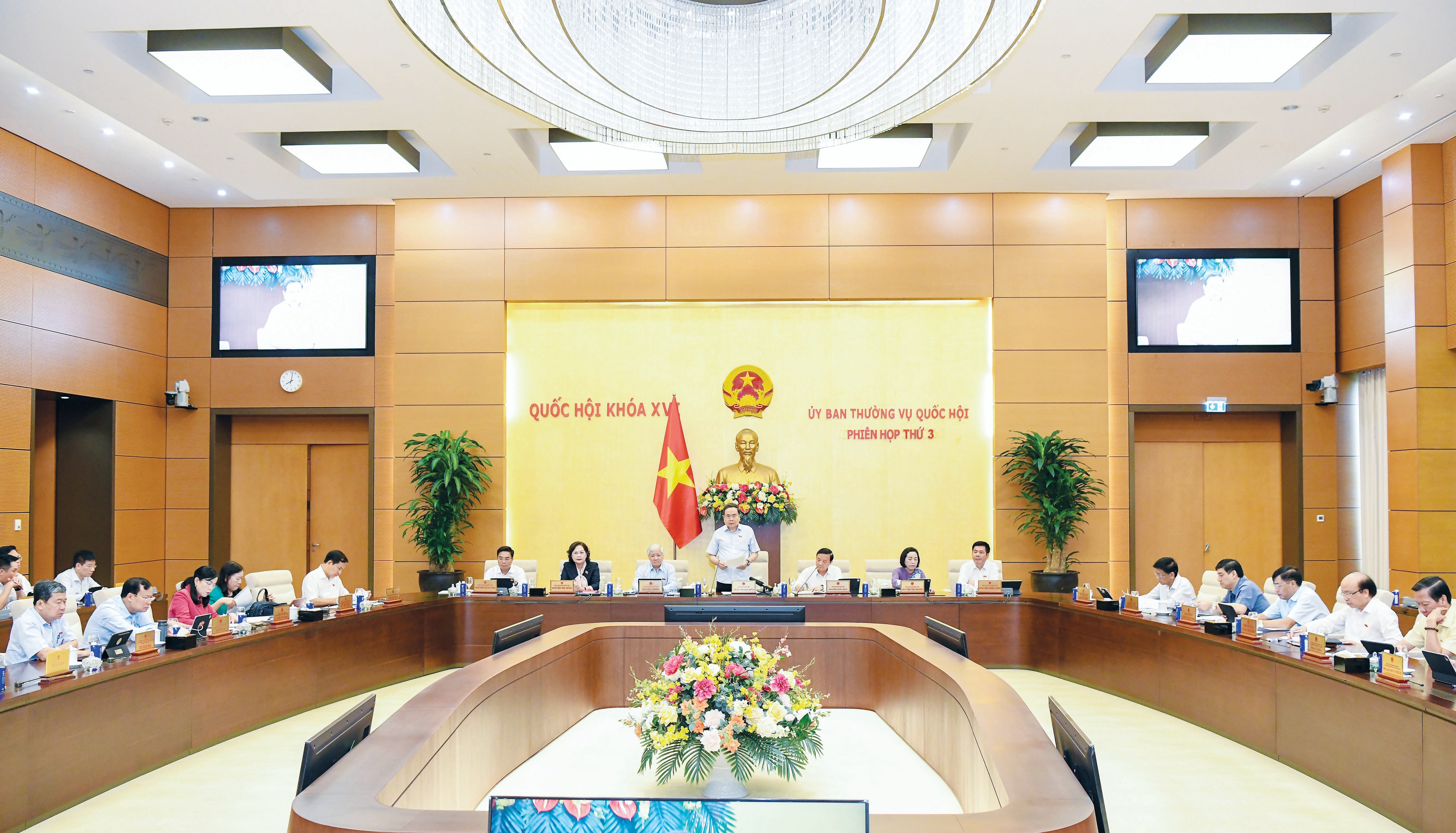 Quang cảnh phiên họp