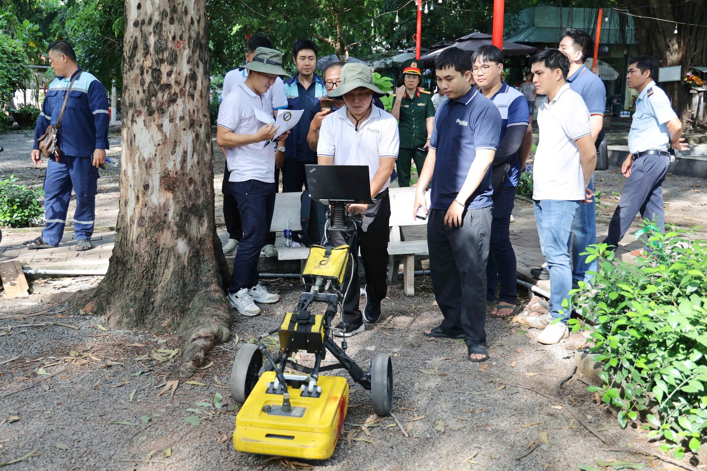 TP. Hồ Chí Minh Dùng radar xuyên đất tìm dấu tích các chiến sĩ hy sinh tại Công viên Lê Thị Riêng 3