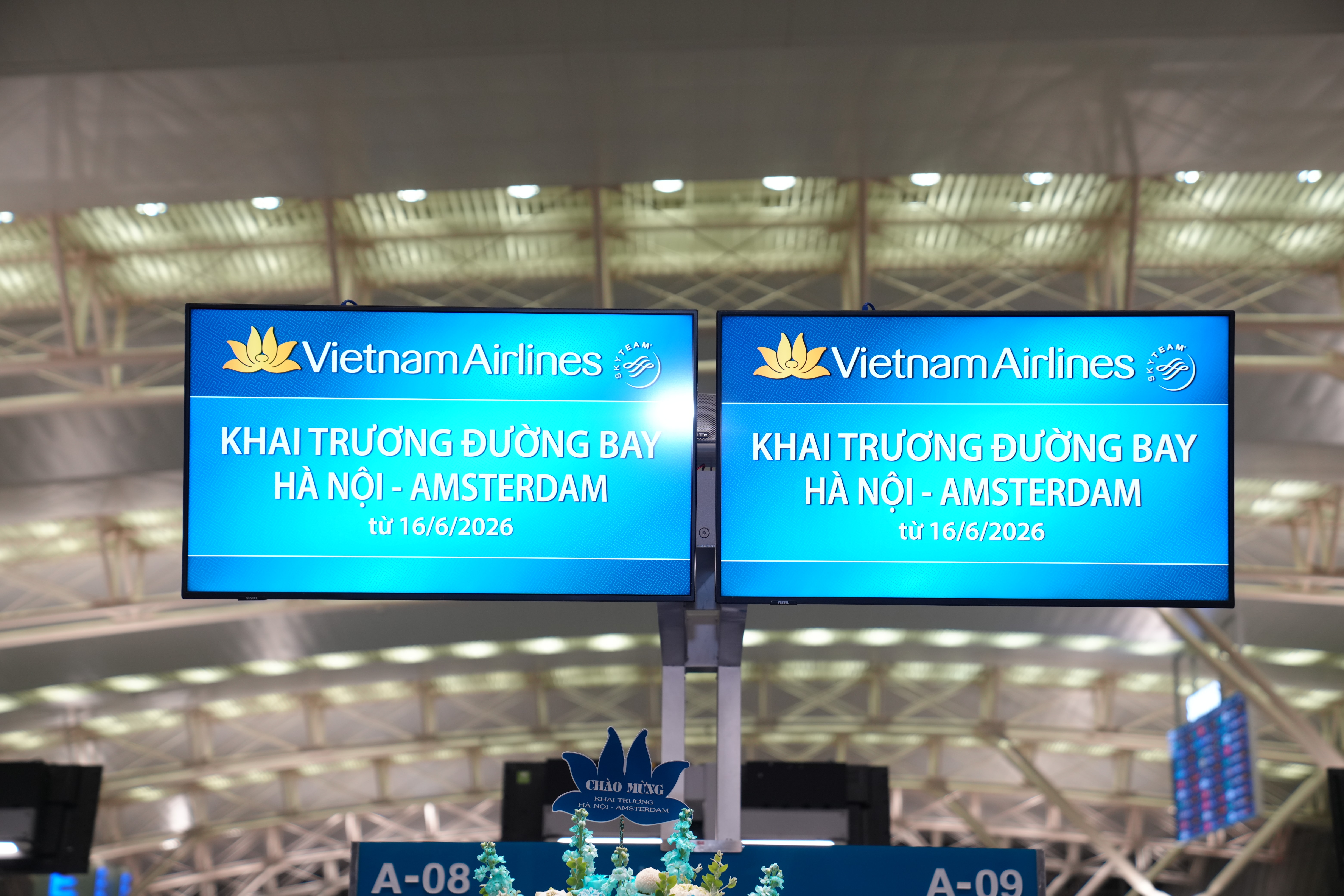 1. Chính thức khai trương đường bay thẳng HAN-AMS