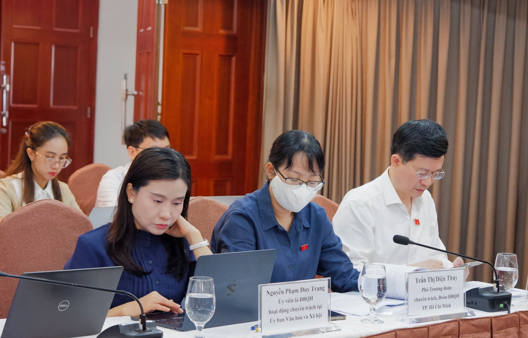 Các đại biểu tham dự toạ đàm 