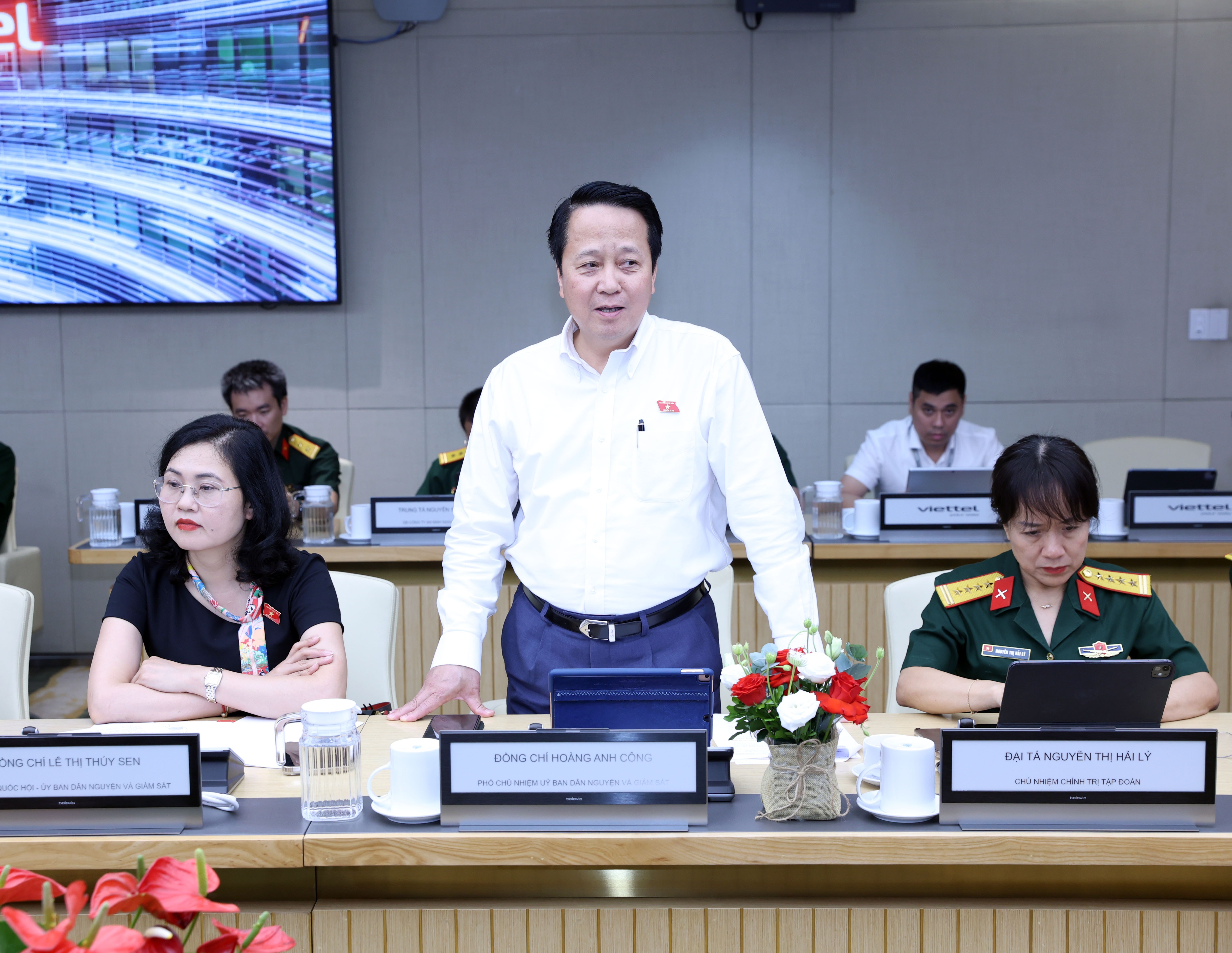 Phó Chủ nhiệm Ủy ban Dân nguyện và Giám sát Hoàng Anh Công phát biểu