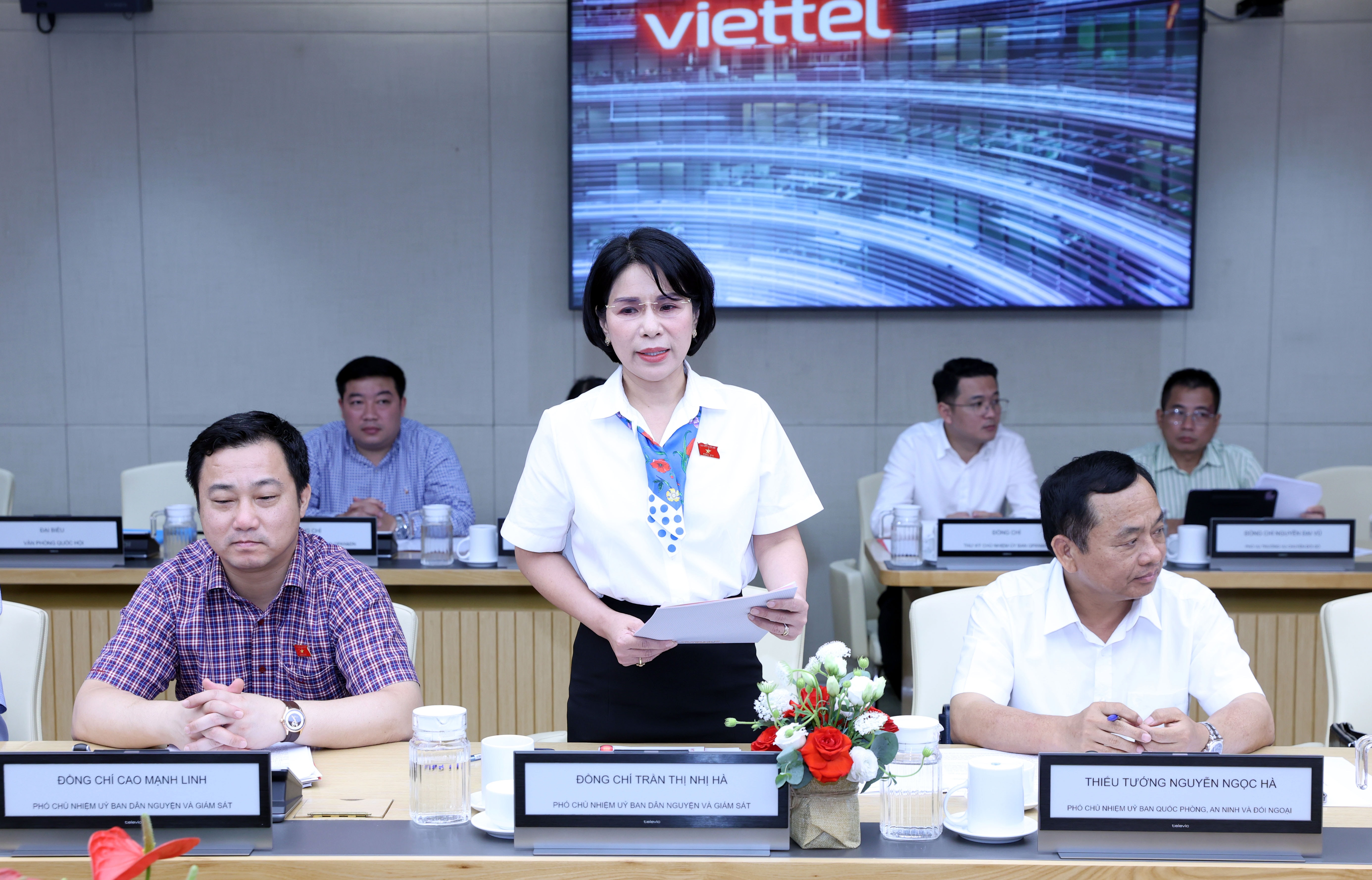 Phó Chủ nhiệm Ủy ban Dân nguyện và Giám sát Trần Thị Nhị Hà phát biểu