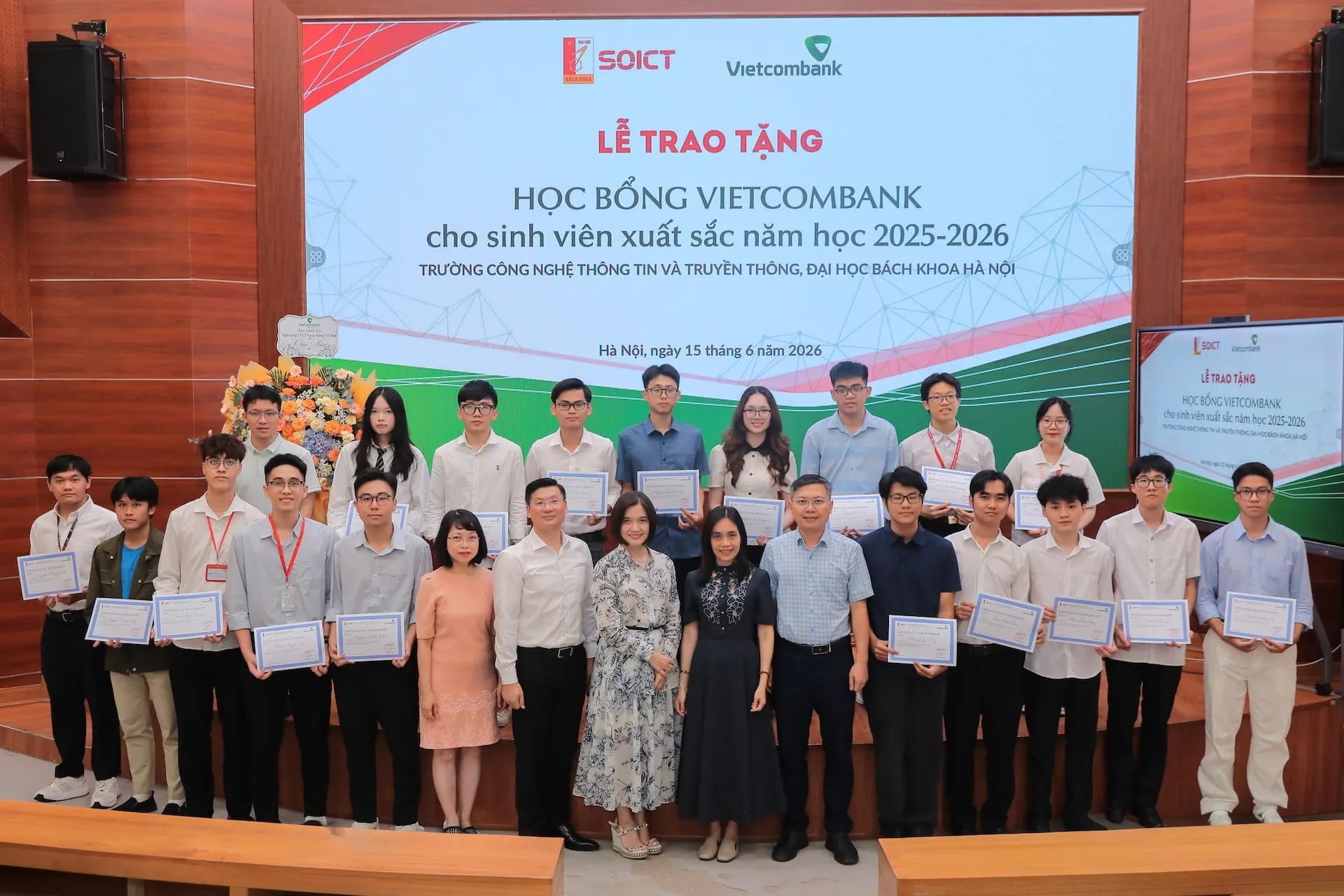 20260616_NMH_Trao hoc bong Bach khoa