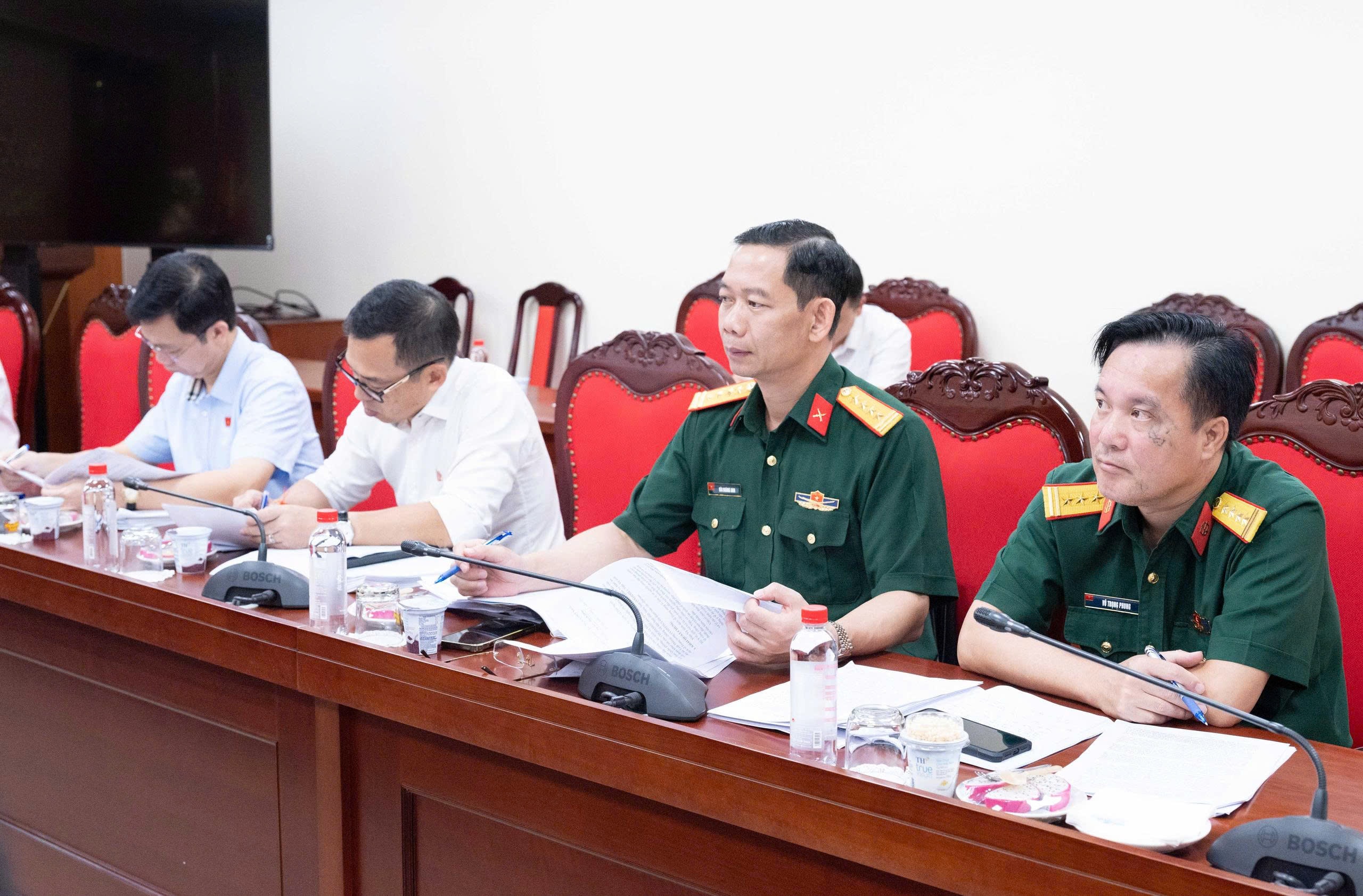 Các đại biểu tham dự cuộc làm việc (3)