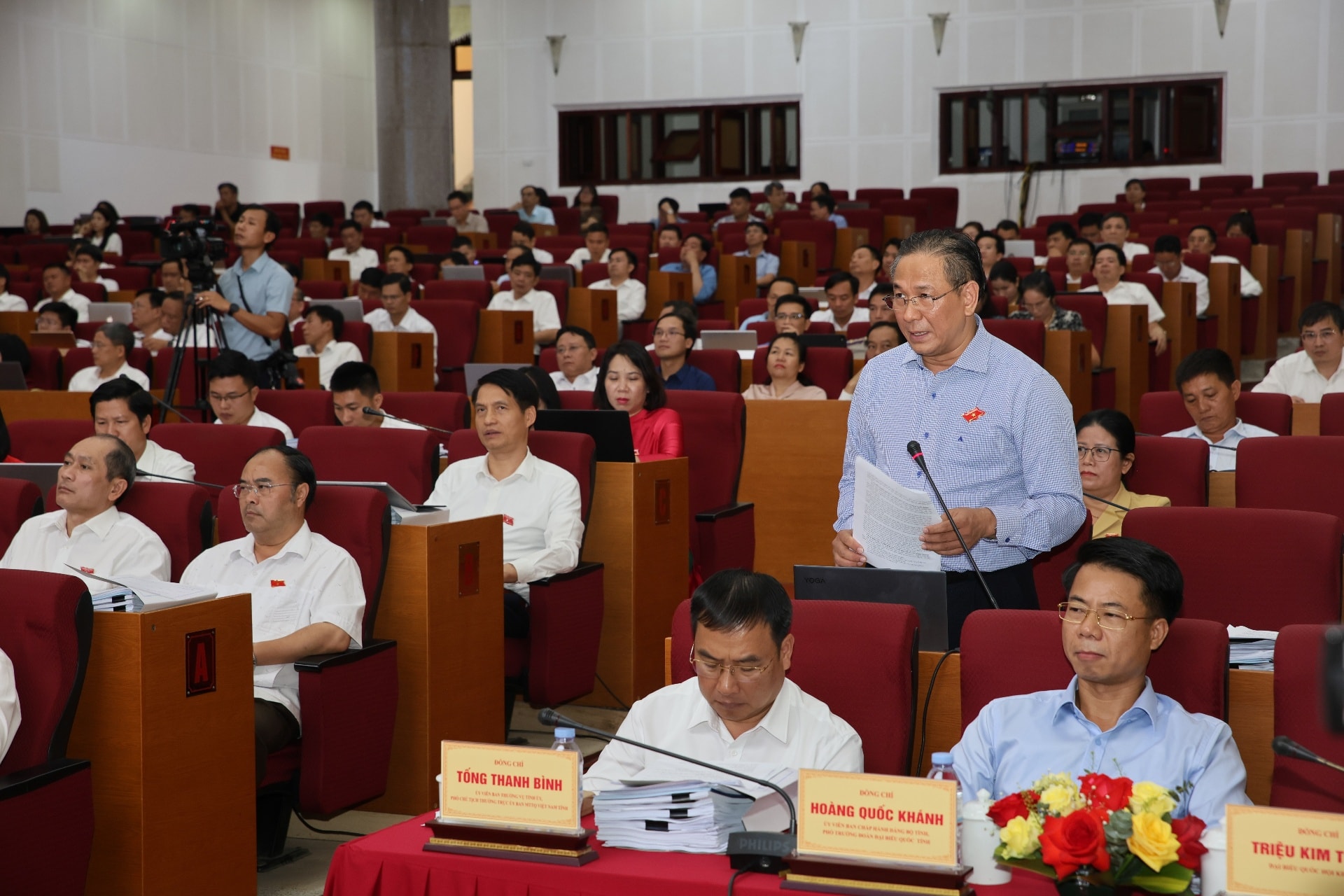 Đại biểu HĐND tỉnh Đào Xuân Huyên - Tổ đại biểu số 6 thảo luận tại hội trường.