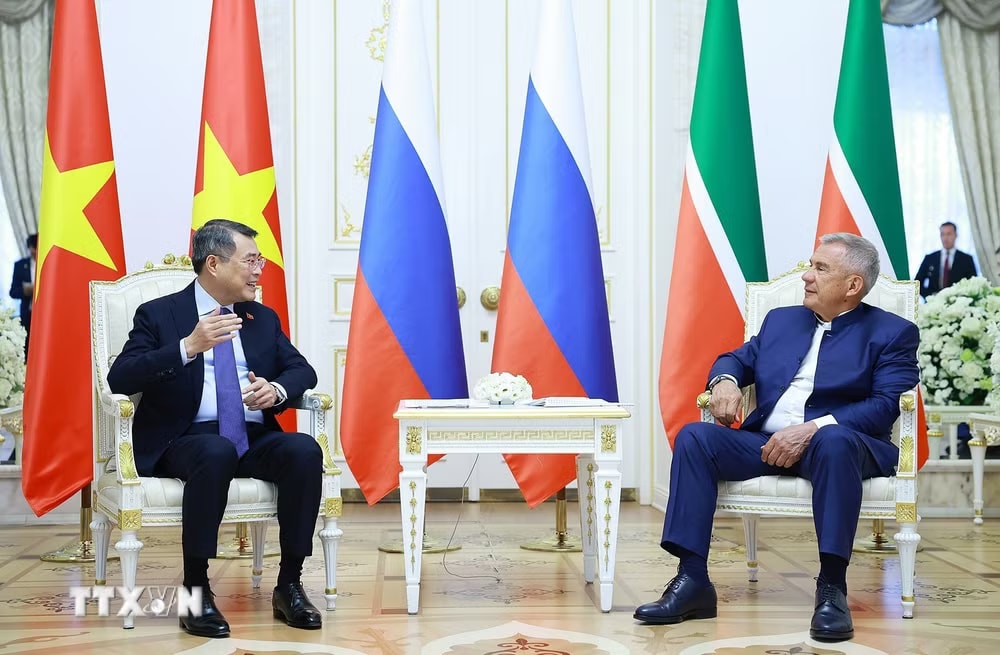 ttxvn-thu-tuong-le-minh-hung-gap-nguoi-dung-dau-cong-hoa-tatarstan-rustam-minnikhanov-8830813-2.jpg