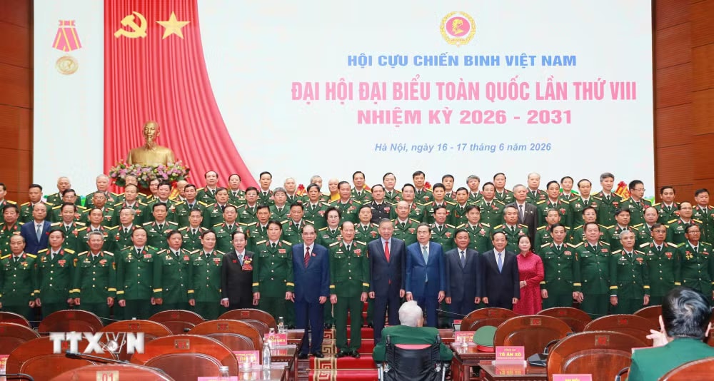 ef9802c59d495d72b027599fc3dee5e393913181ccc4-_ttxvn-1706-tong-bi-thu-chu-tich-nuoc-dai-hoi-hoi-cuu-chien-binh-13.jpg.avif