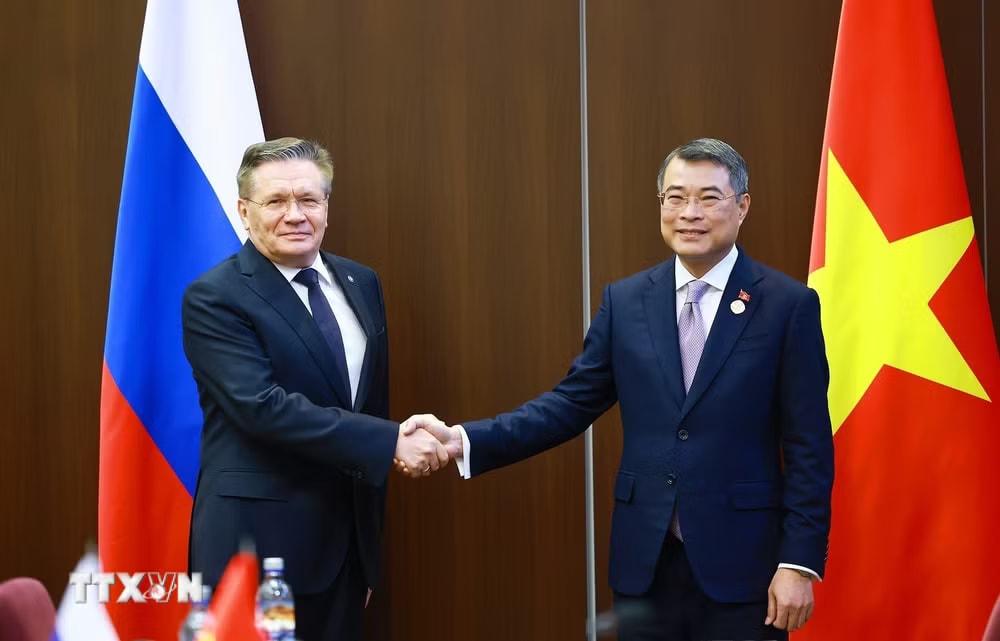 Thủ tướng Lê Minh Hưng tiếp ông Alexey Likhachev, Tổng Giám đốc Tập đoàn Năng lượng Nguyên tử Quốc gia Liên bang Nga (Rosatom). (Ảnh: Dương Giang/TTXVN) ttxvn-thu-tuong-le-minh-hung-tiep-tong-giam-doc-tap-doan-rosatom-1.jpg