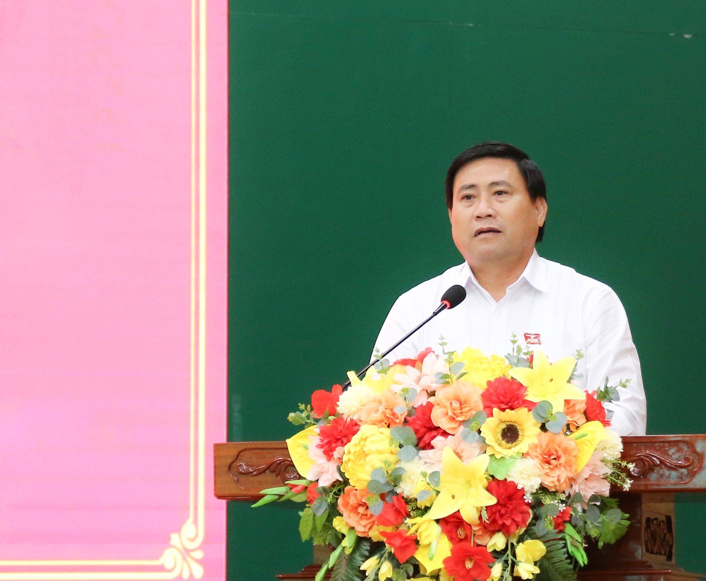 Phó Bí thư Tỉnh ủy, Chủ tịch HĐND tỉnh Lâm Đông phát biểu tại hội nghị