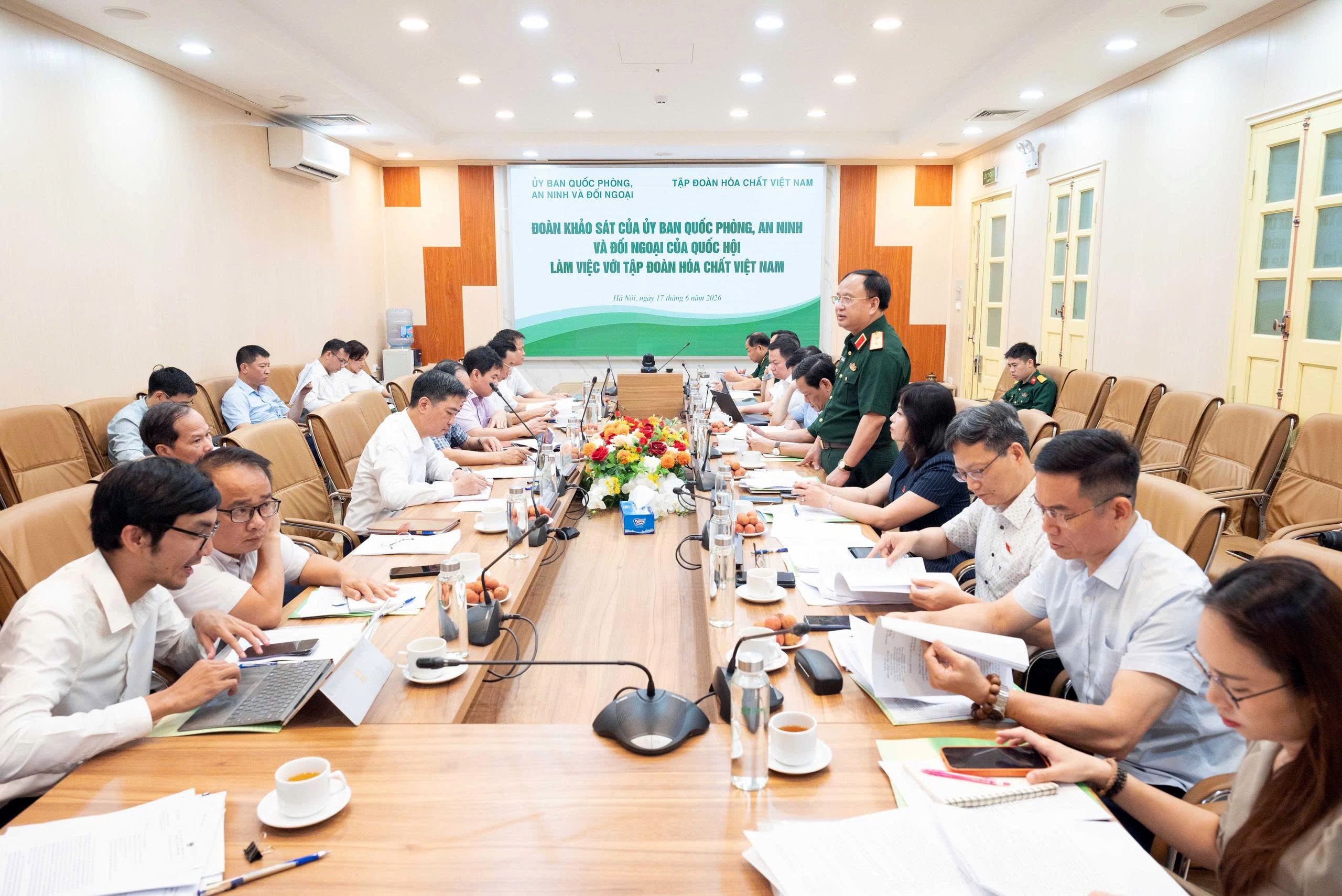 Quang cảnh cuộc làm việc