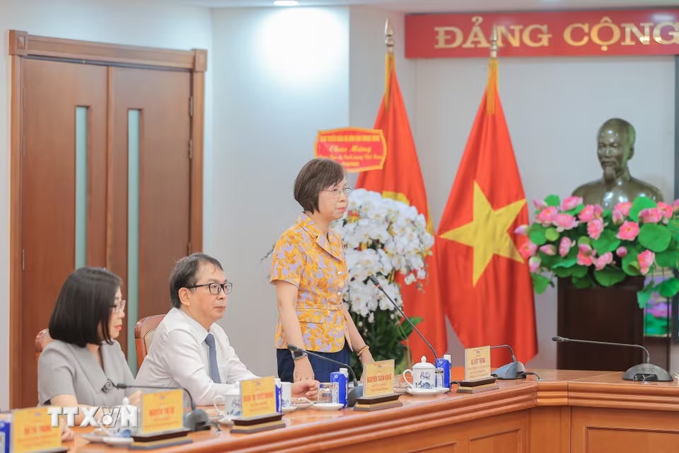 b9928c6411b80120c88a7128aa367f7e7cdb57feb901aea868e56e8a402356a73-_ttxvn-dong-chi-trinh-van-quyet-tham-chuc-mung-ttxvn5.jpg.avif