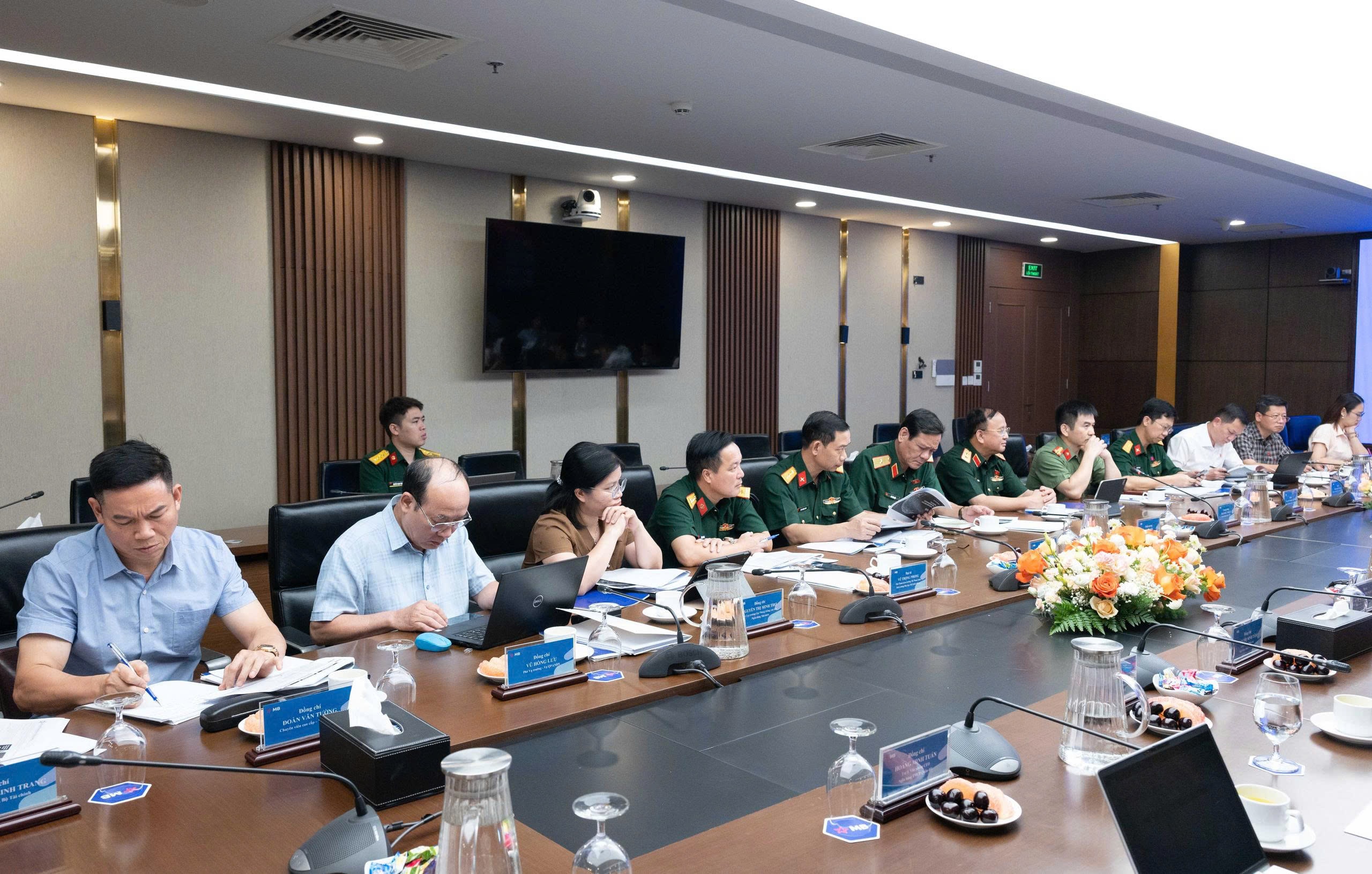 Các đại biểu tham dự cuộc làm việc (1)