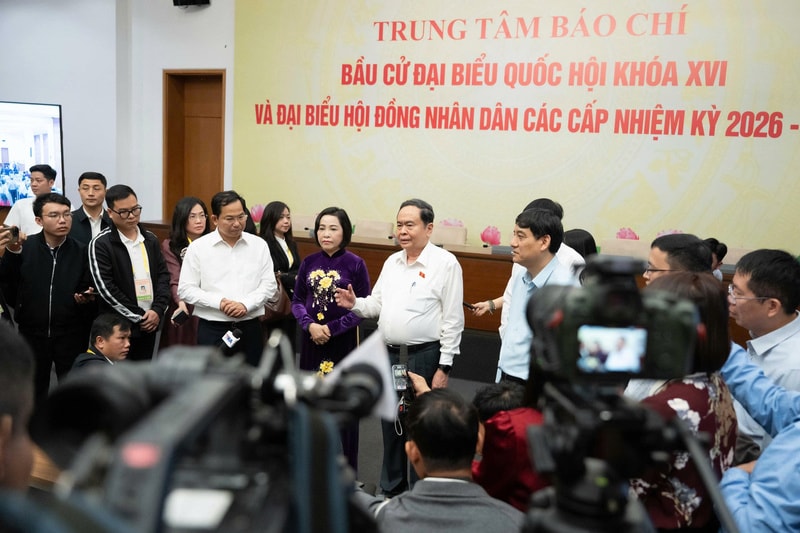 Chủ tịch Quốc hội, Chủ tịch Hội đồng bầu cử quốc gia Trần Thanh Mẫn trao đổi với báo chí trưa ngày 15.3. Ảnh Thu Hường